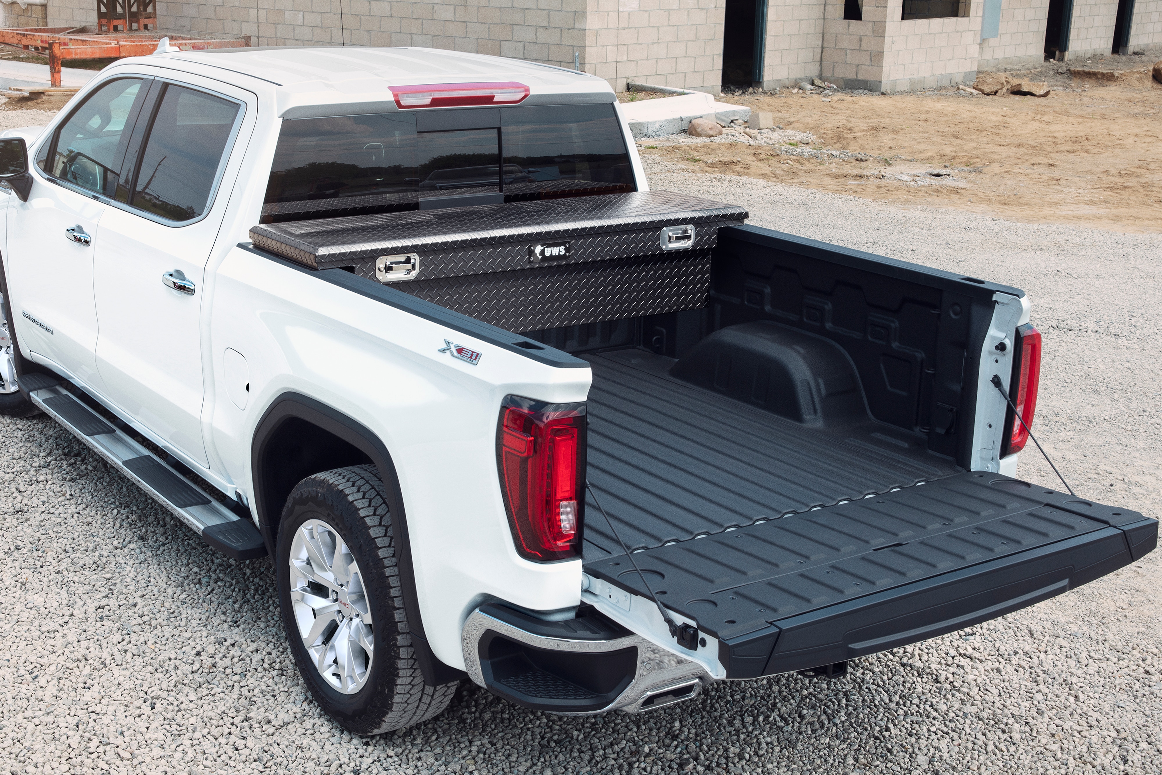Cross Bed Single Lid Crossover Aluminum Tool Box with Pull Handles in Matte Black by UWS® - Associated Accessories