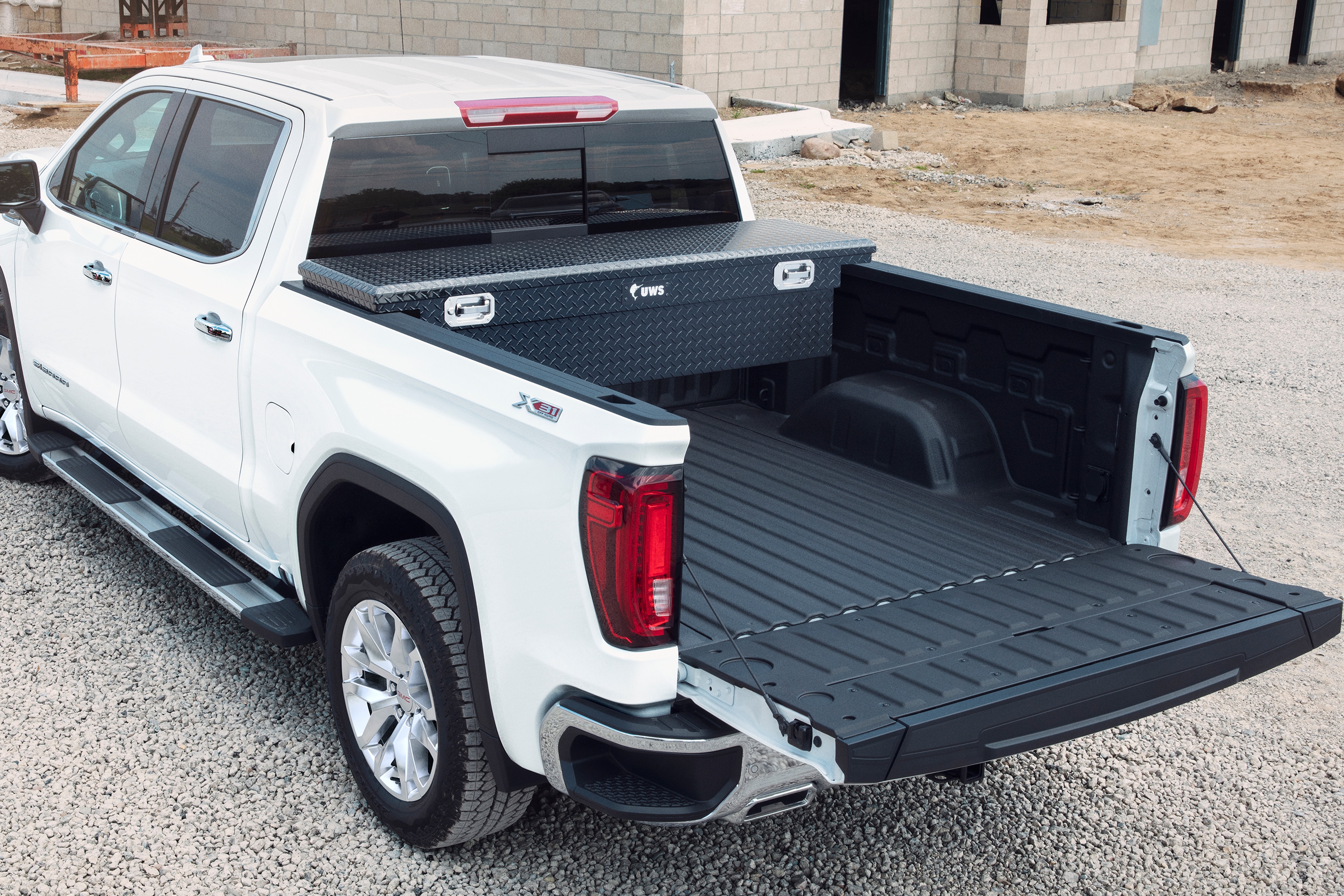 Cross Bed Single Lid Crossover Aluminum Tool Box with Pull Handles in Gloss Black by UWS® - Associated Accessories