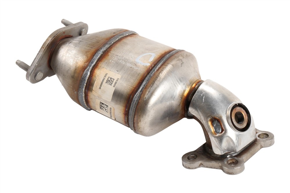 GM Genuine Parts 3-Way Catalytic Converter with Pipes, Shield, Flange, Bushing, and Studs