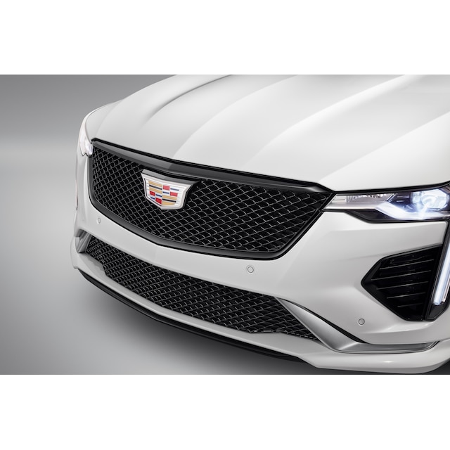 Grille in Gloss Black with Gloss Black Surround (for Vehicles without HD Surround Vision Camera)
