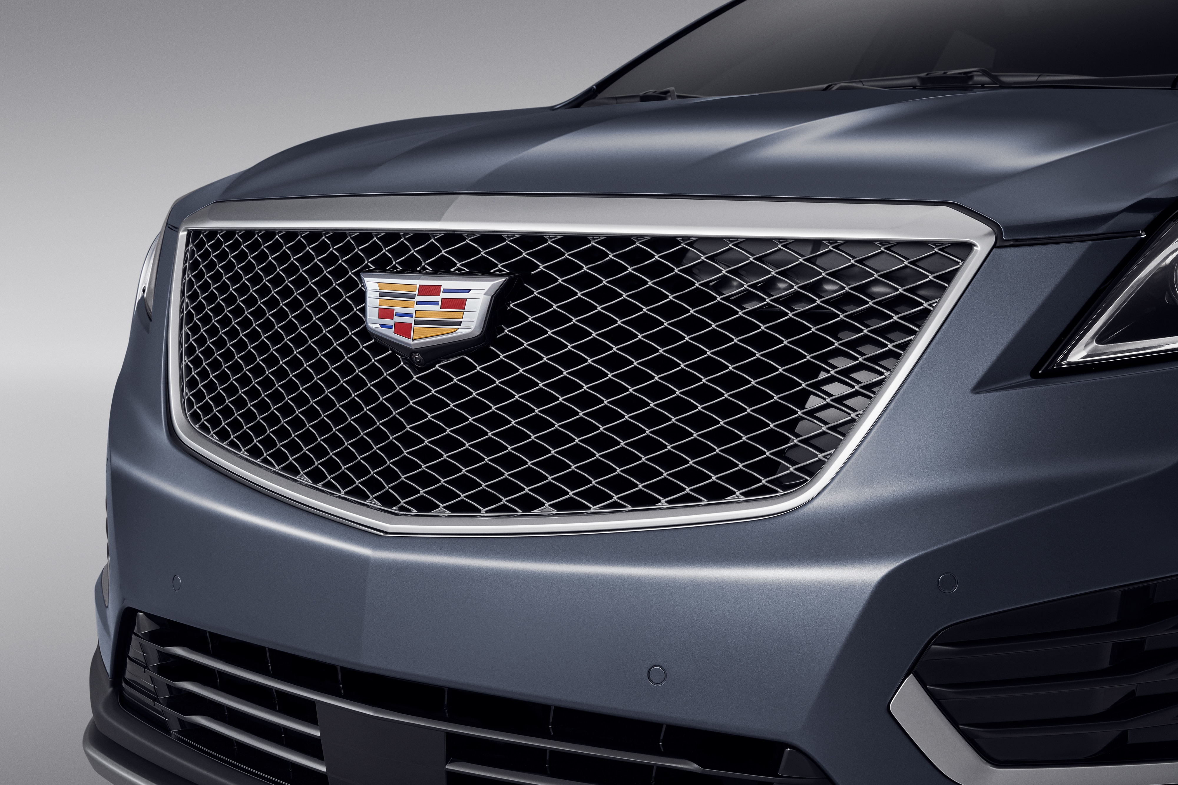 Grille in Midnight Silver with Silver Surround (for Vehicles with HD Surround Vision Camera)
