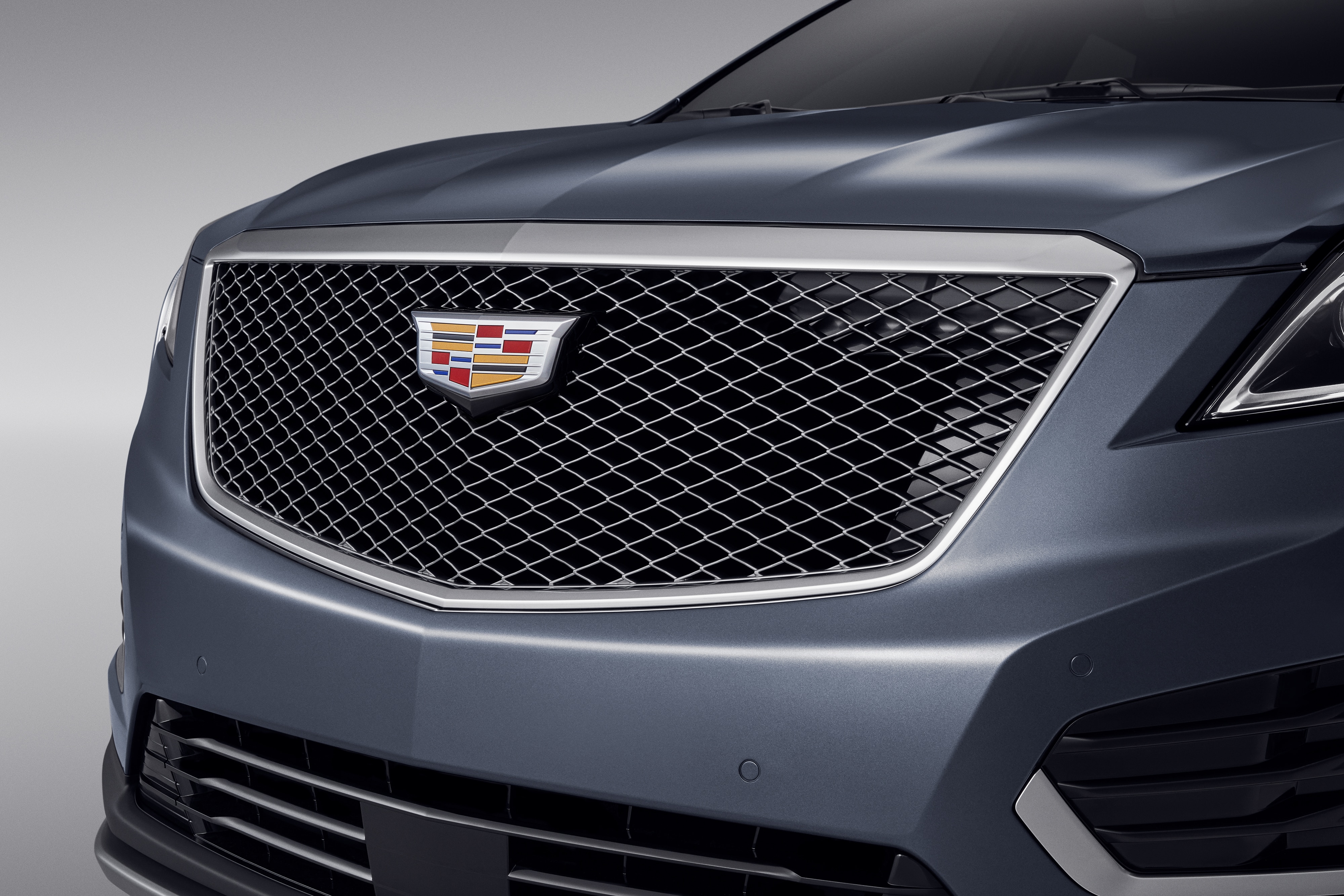 Cadillac Grille in Midnight Silver (for Vehicles with HD Surround
