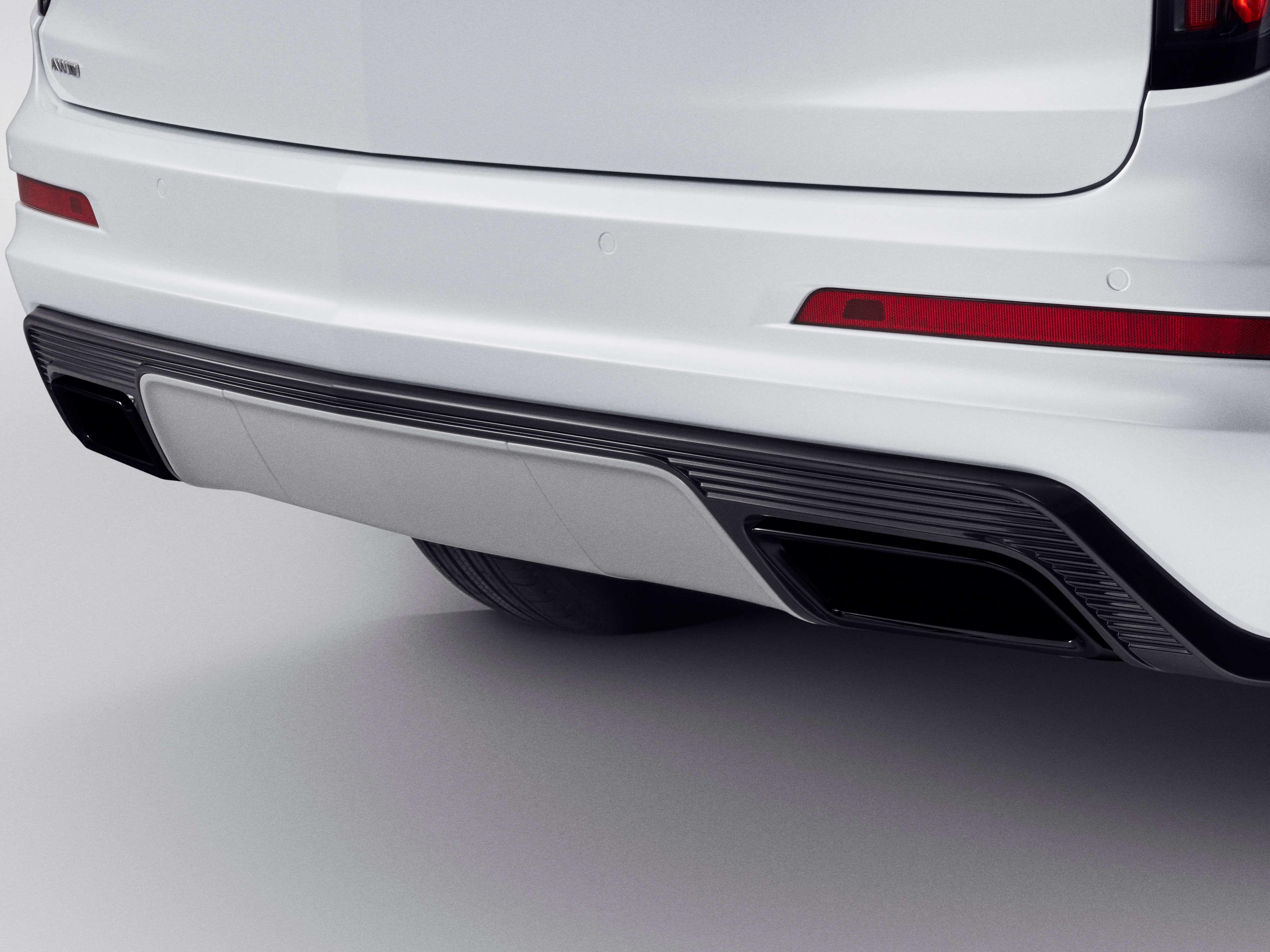 Exhaust Bezel in Black