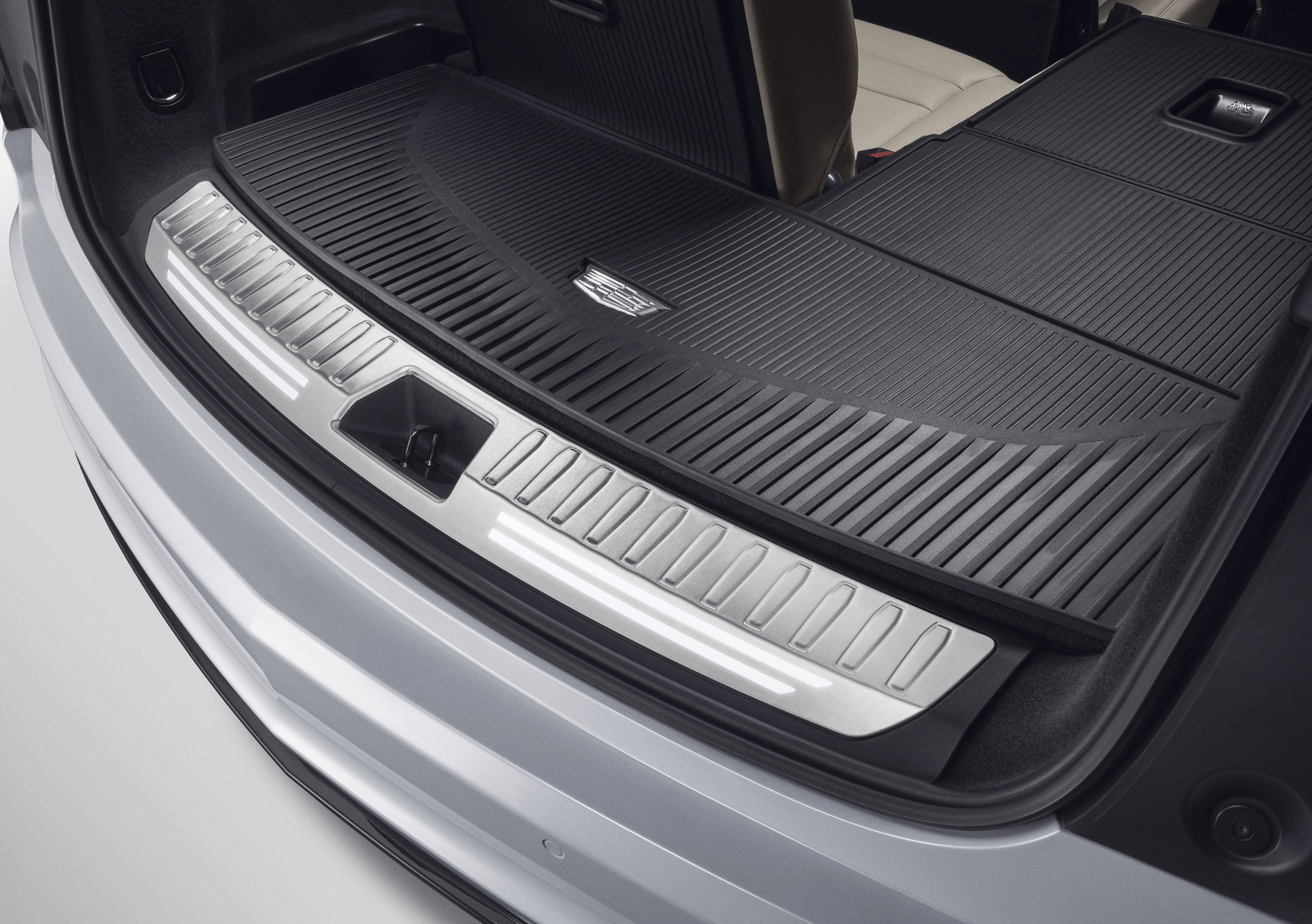 Illuminated Cargo Sill Plate in Jet Black