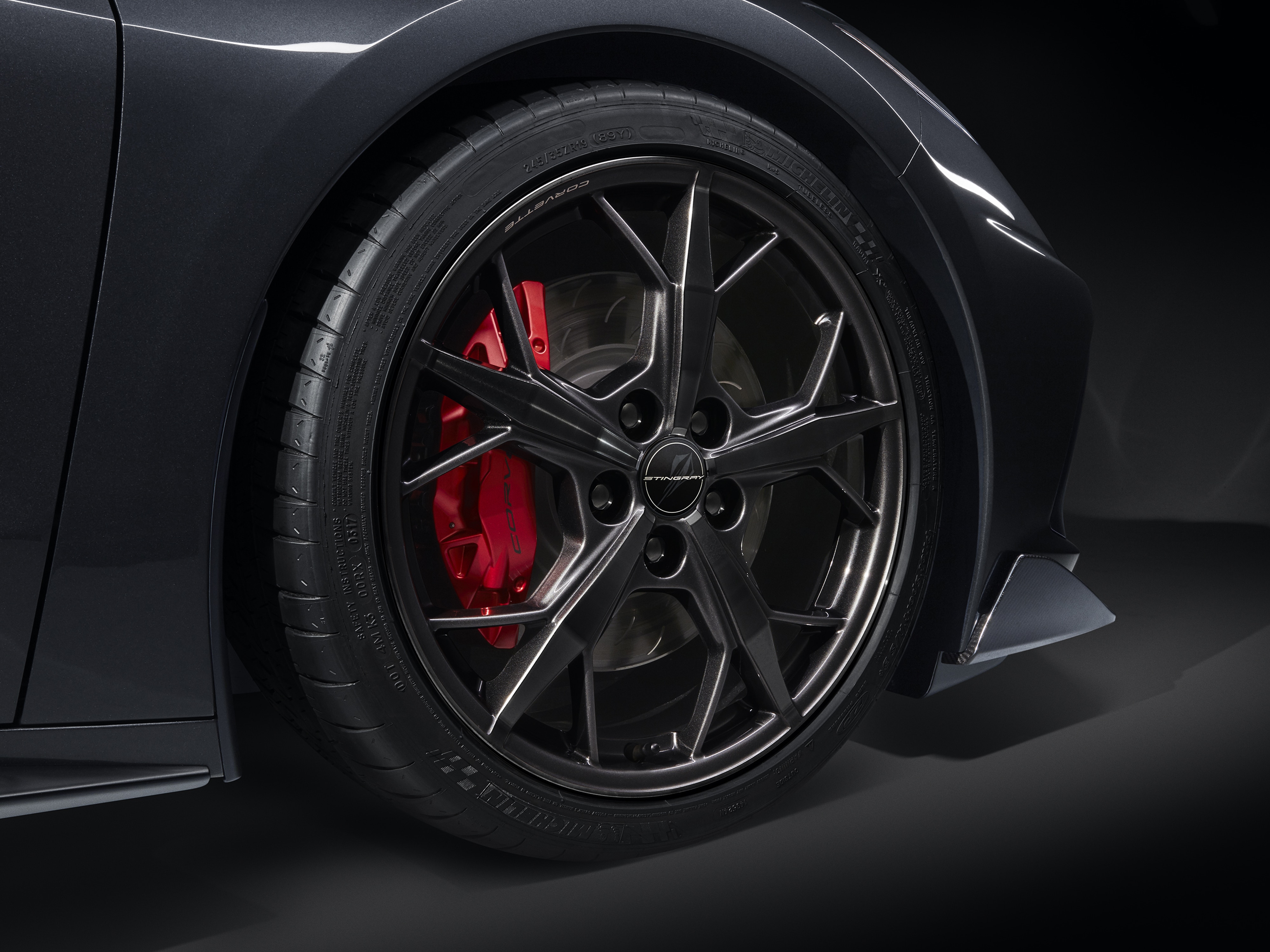 19x8.5-Inch Aluminum 5-Trident Spoke Front Wheel in Black