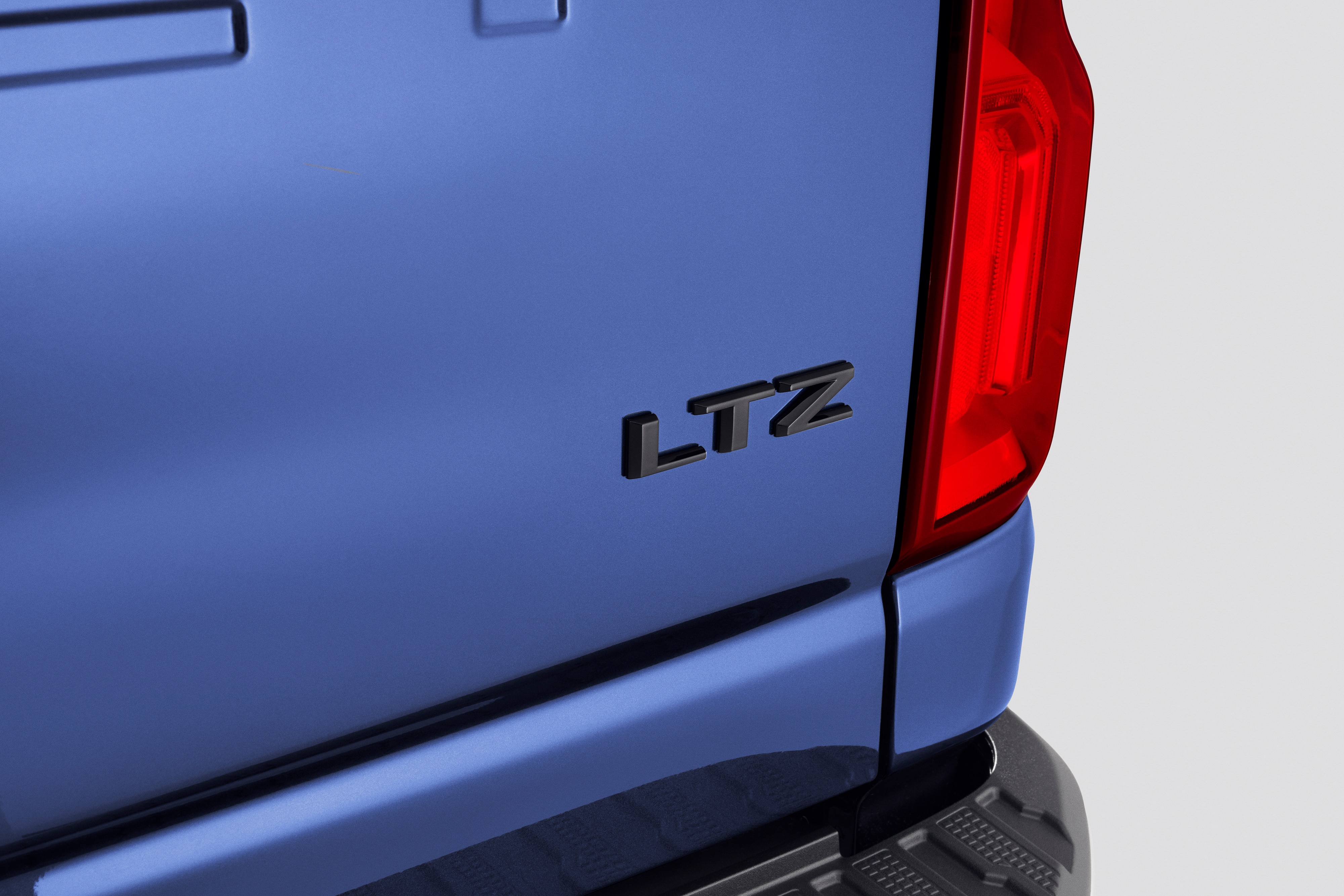 Silverado 2500 HD LTZ Emblems in Black