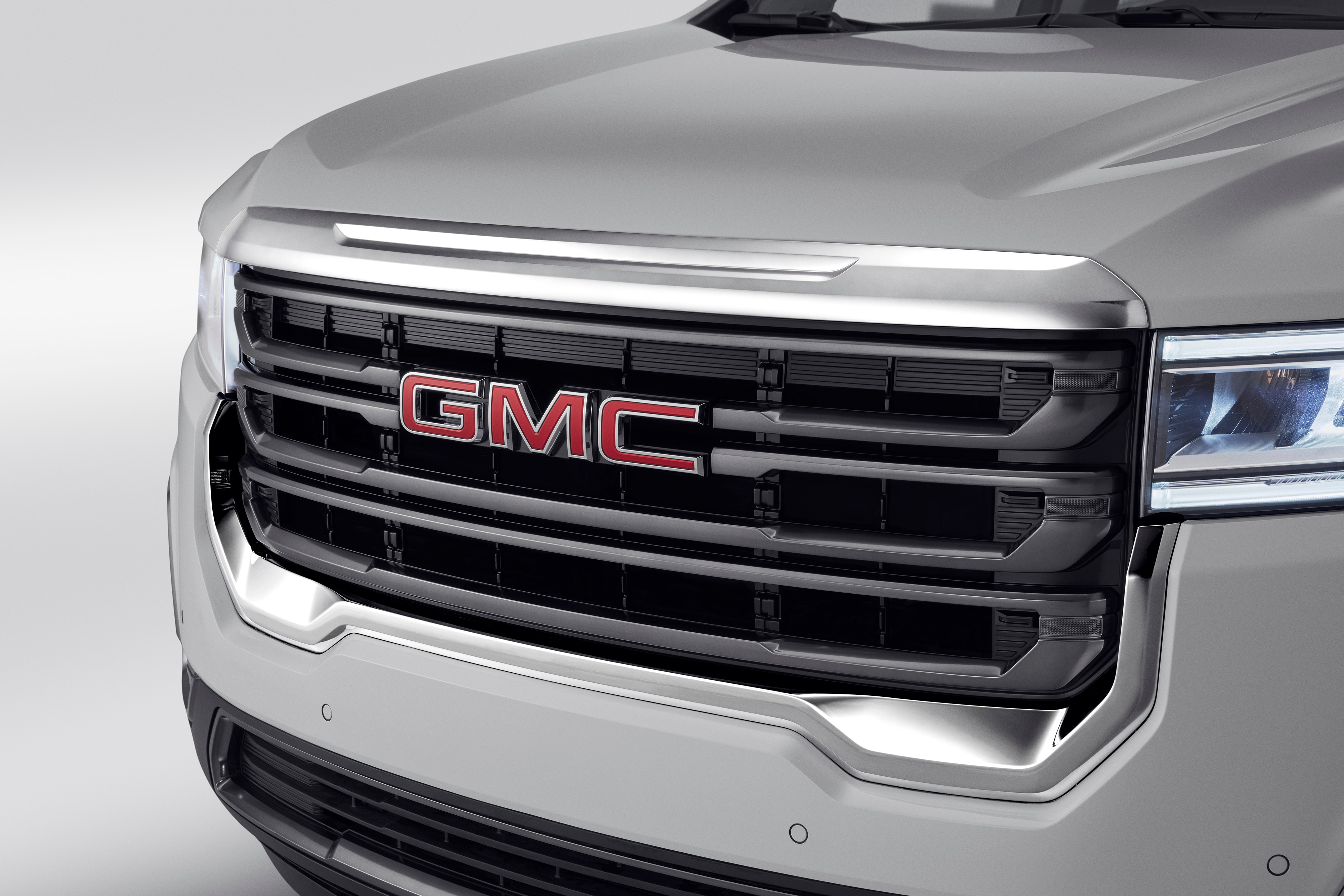 Grille in Black Chrome with Chrome Surround