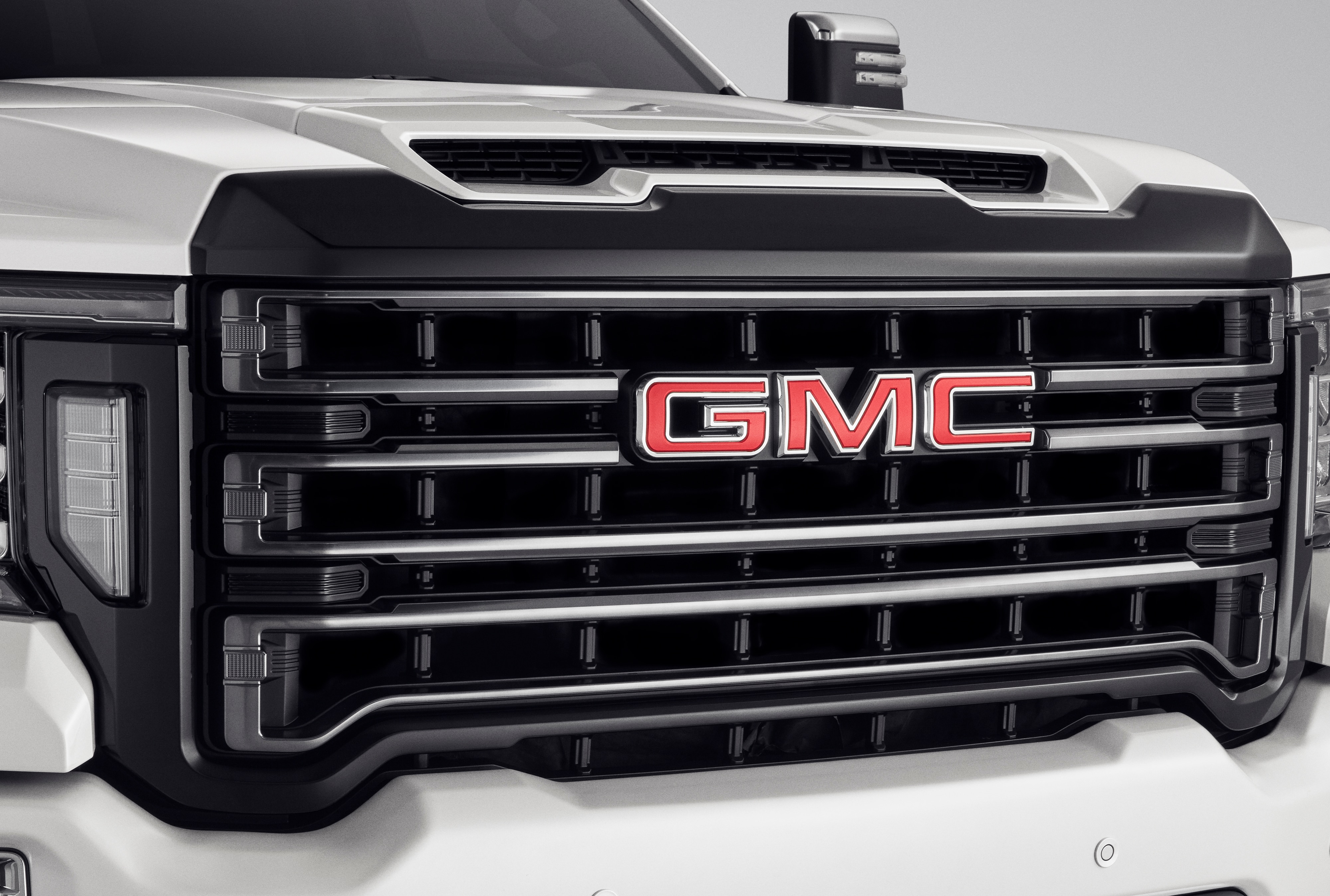 Grille in Black with Black Chrome Inserts and GMC Logo (For Vehicles Without HD Surround Vision Camera)