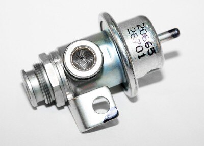 GM Genuine Parts Fuel Injection Pressure Regulator