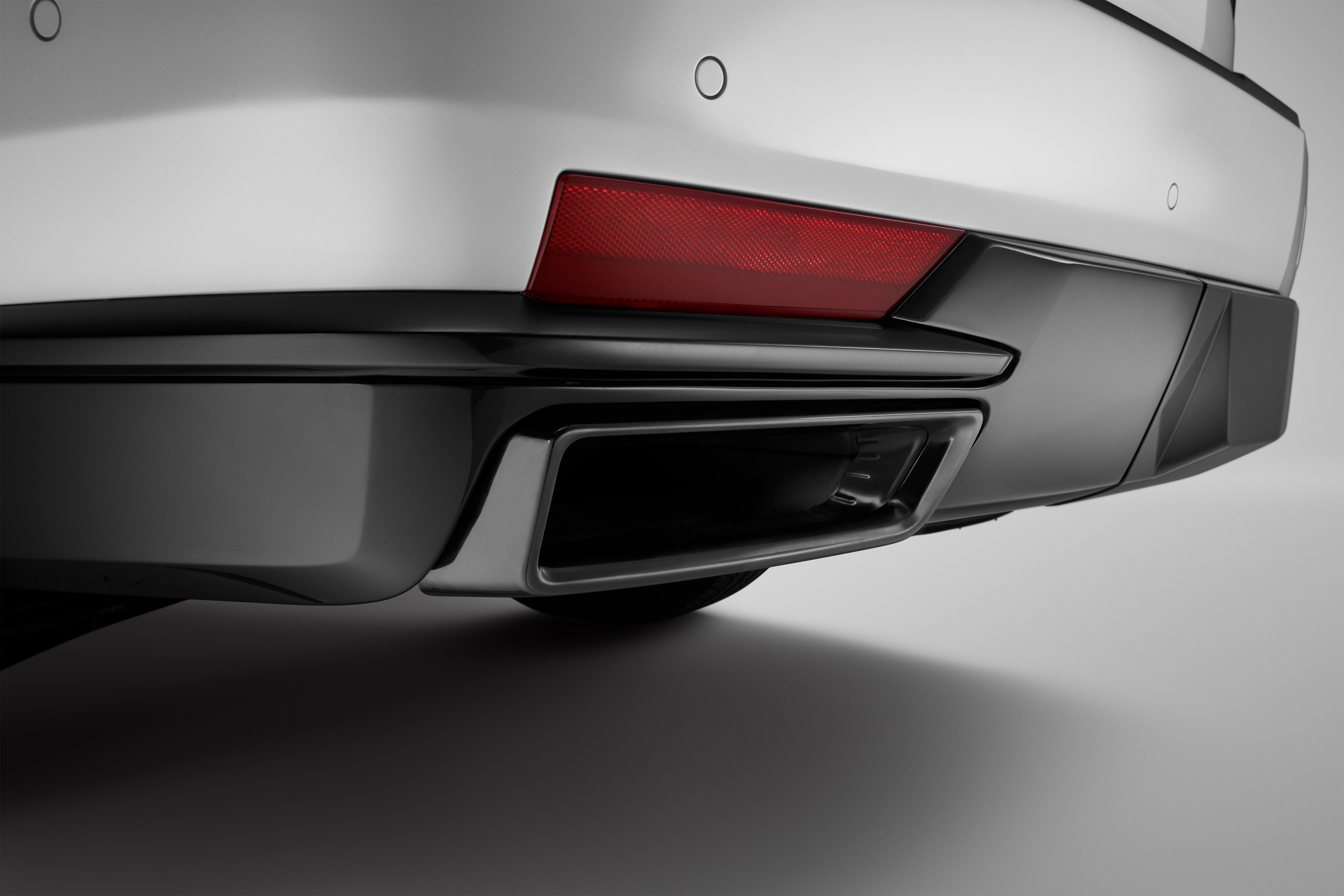 Exhaust Bezels in Black (not compatible with Sport Trims)