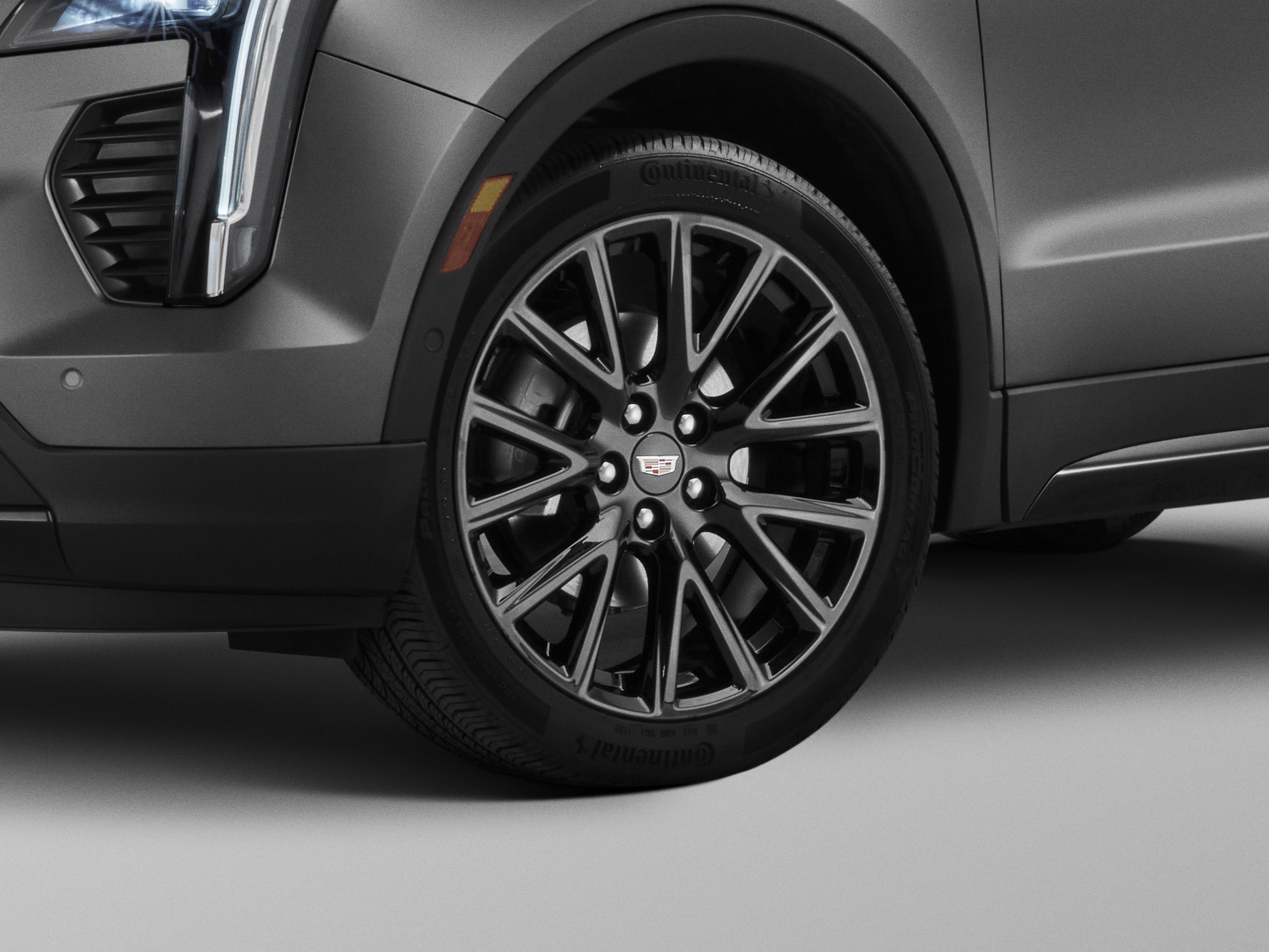 20 x 8.5-Inch 7-Split-Spoke Wheel Package in Gloss Black
