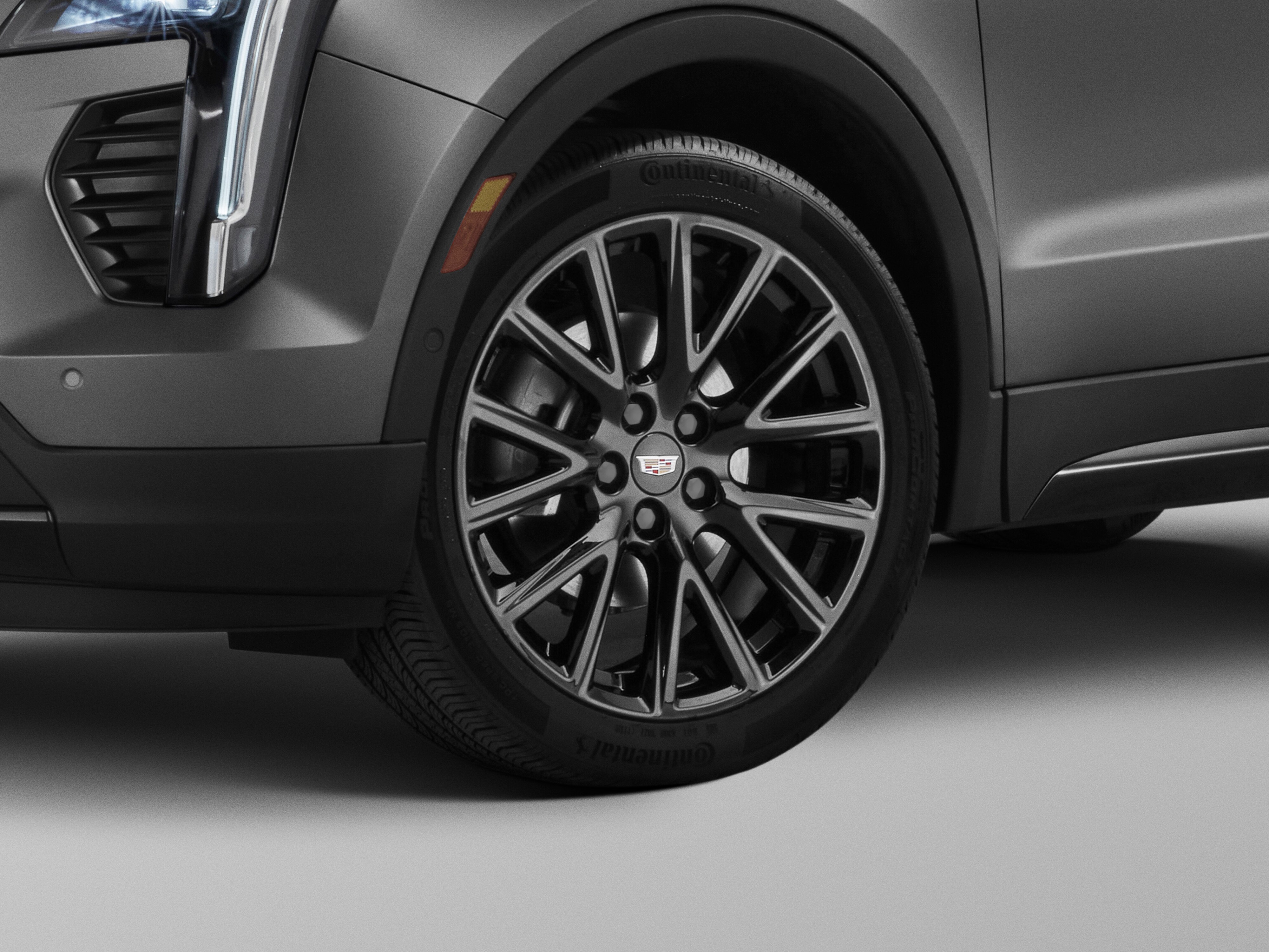 Cadillac 20x8.5-Inch Aluminum 7-Split-Spoke Wheel in Gloss Black
