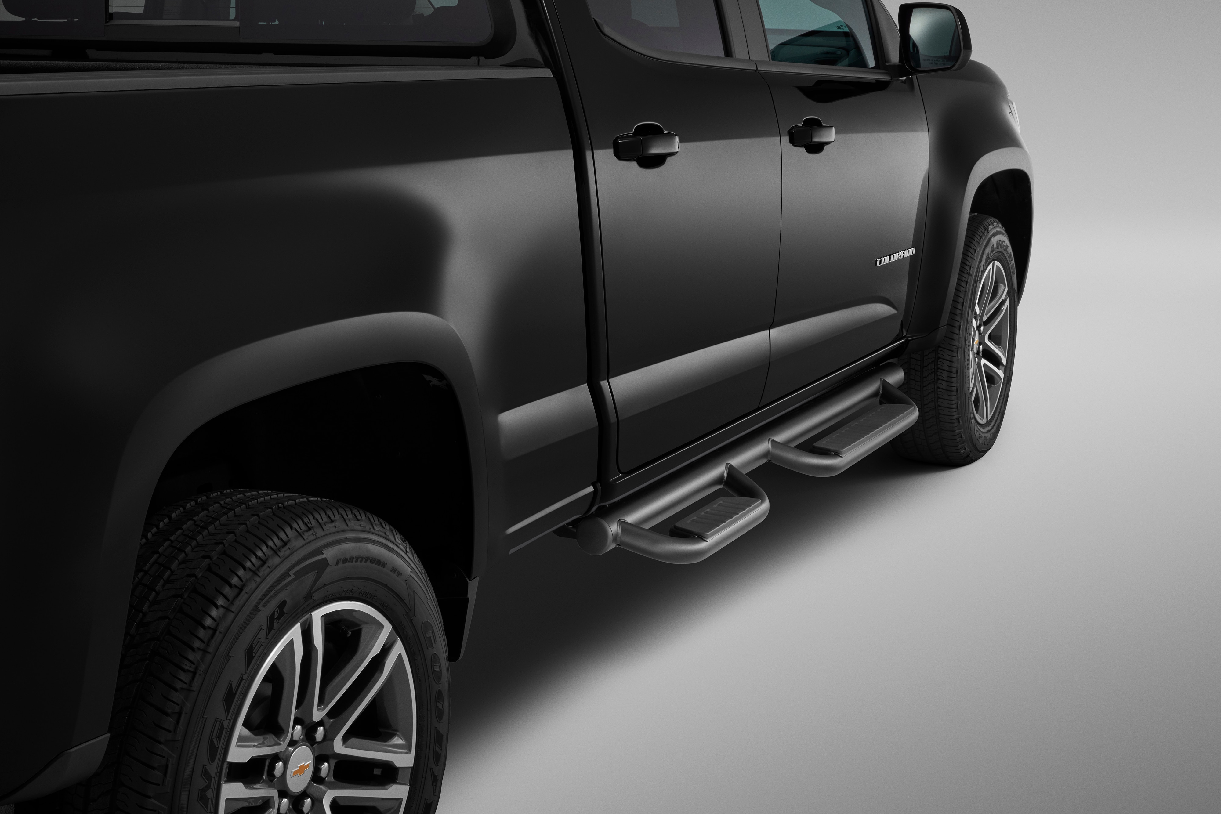 Extended Cab 3-Inch Off-Road Assist Steps in Black