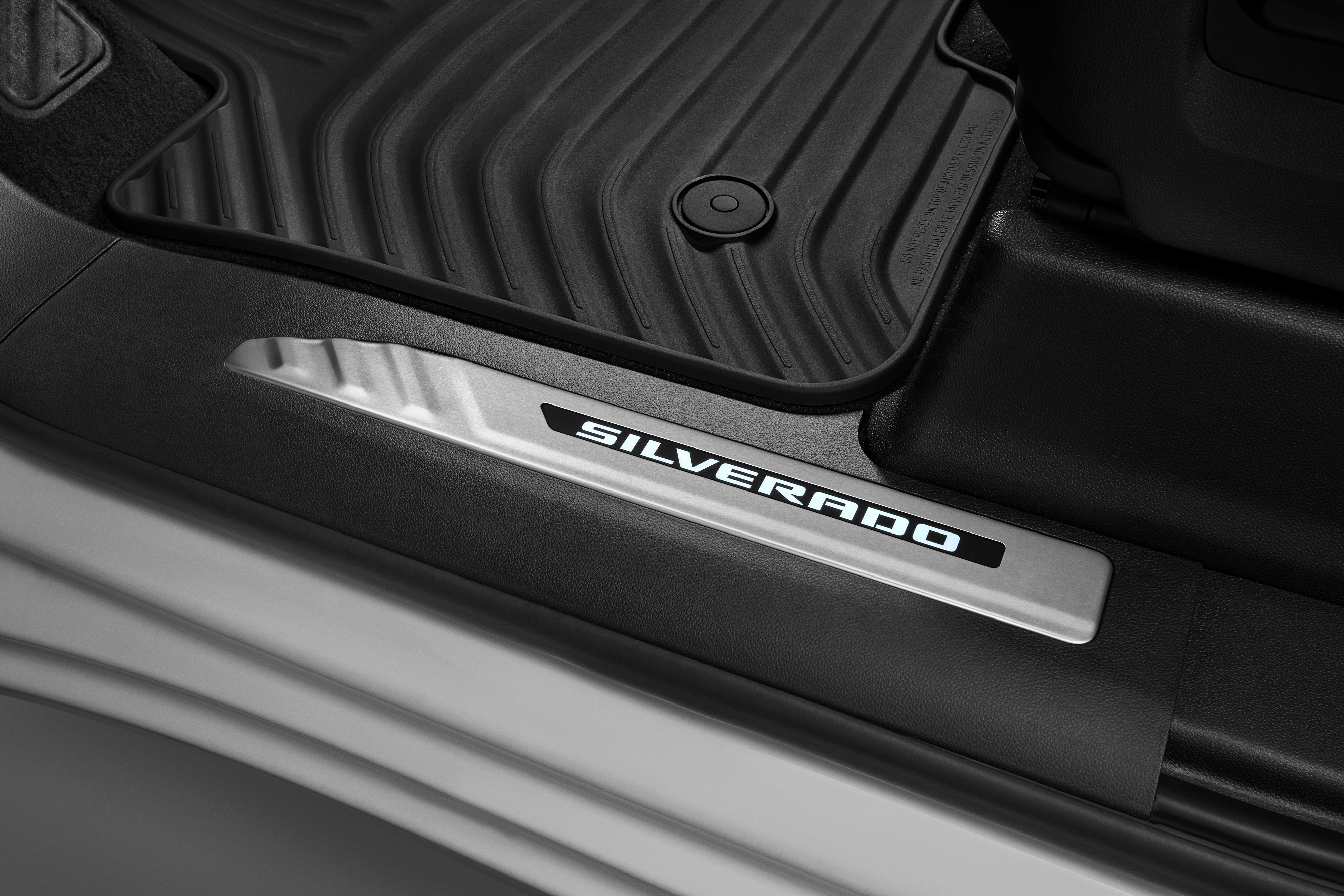 Illuminated Front Door Sill Plates with Silverado Script