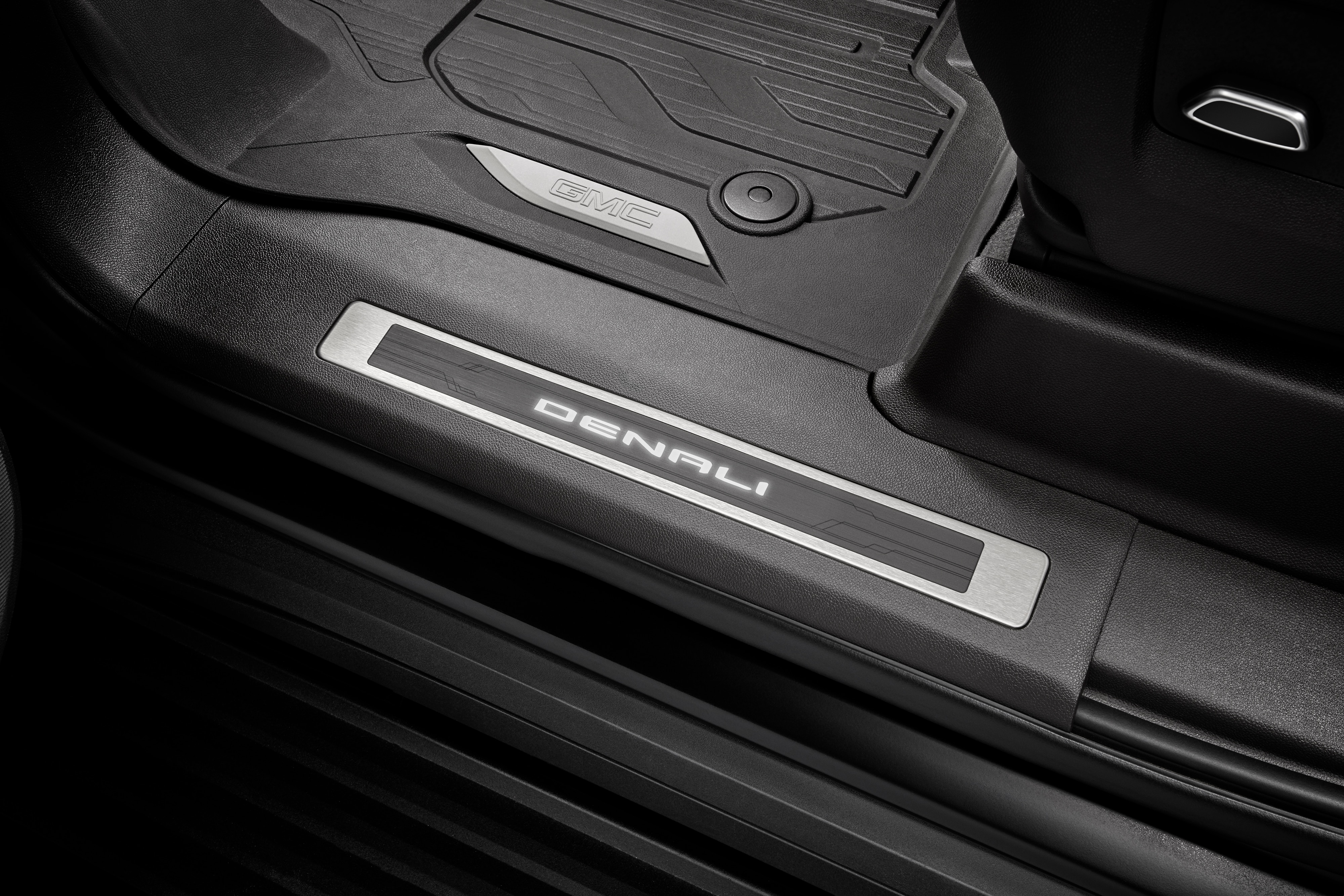 Illuminated Front and Rear Door Sill Plates with Denali Script