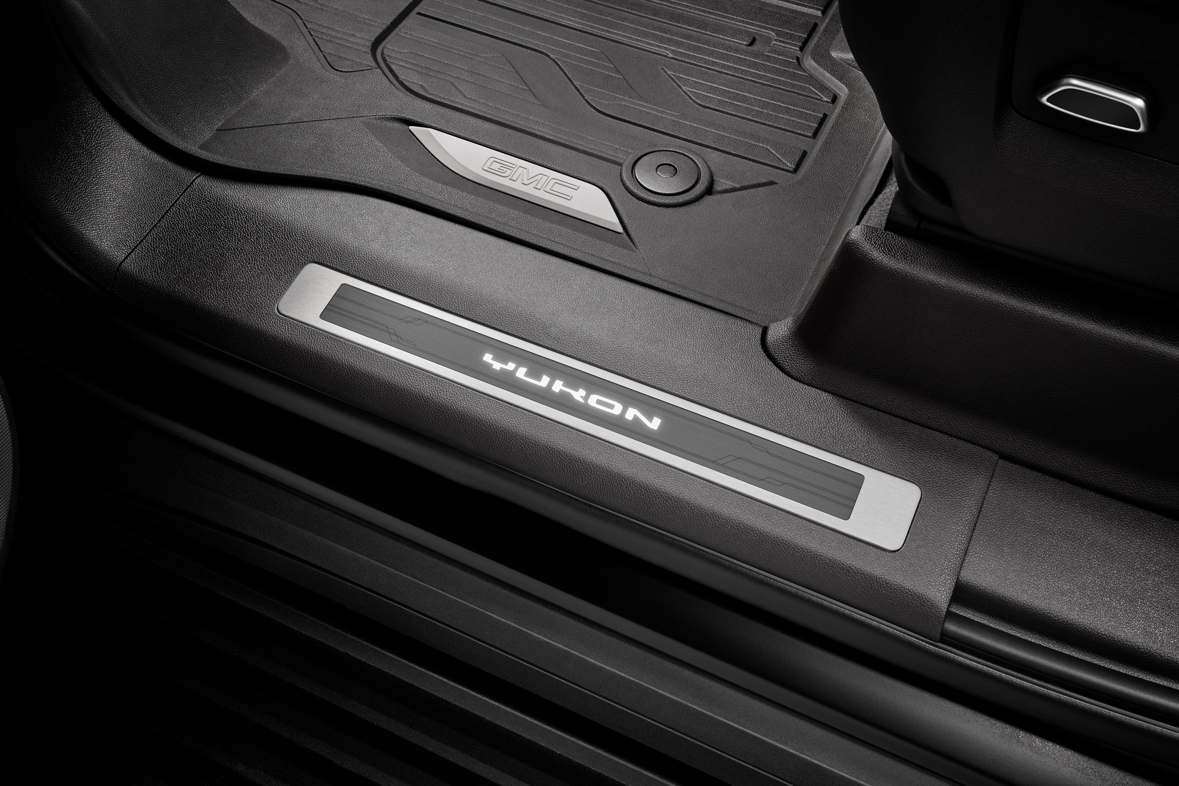 Illuminated Front and Rear Door Sill Plates with Yukon Script