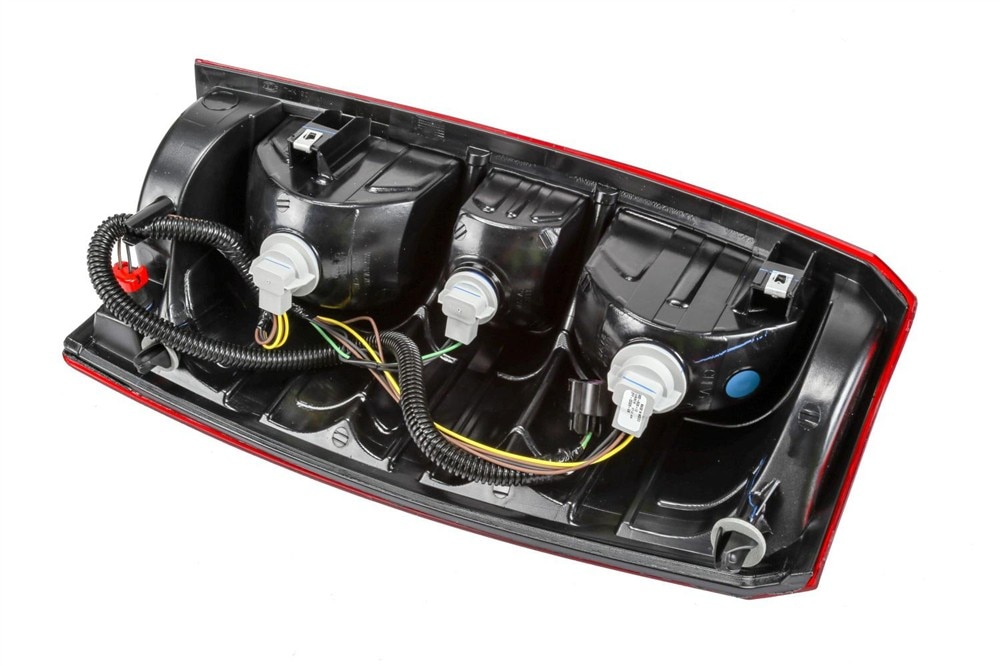 GM Genuine Parts Driver Side Tail Lamp Assembly