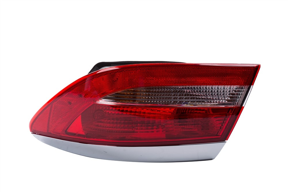 GM Genuine Parts Passenger Side Tail Lamp