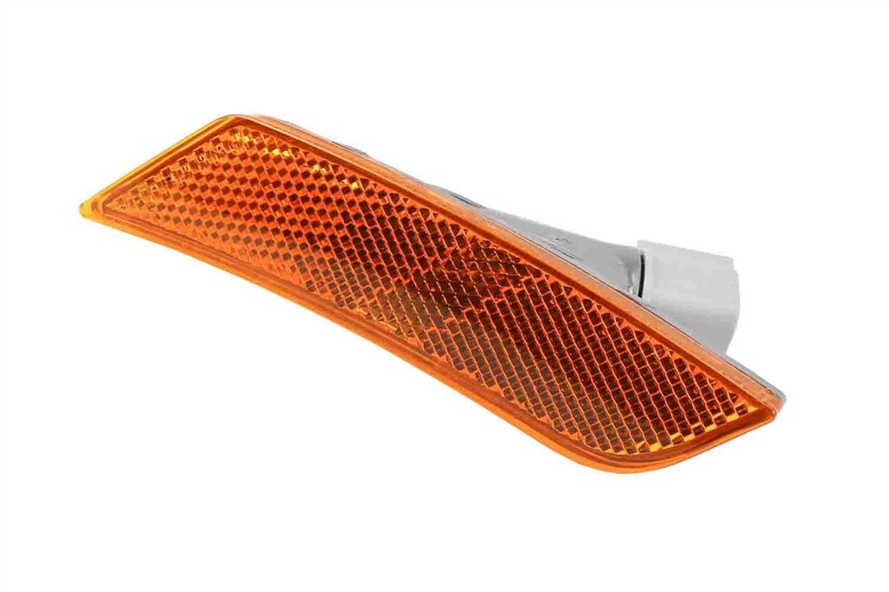 GM Genuine Parts Front Passenger Side Marker Lamp