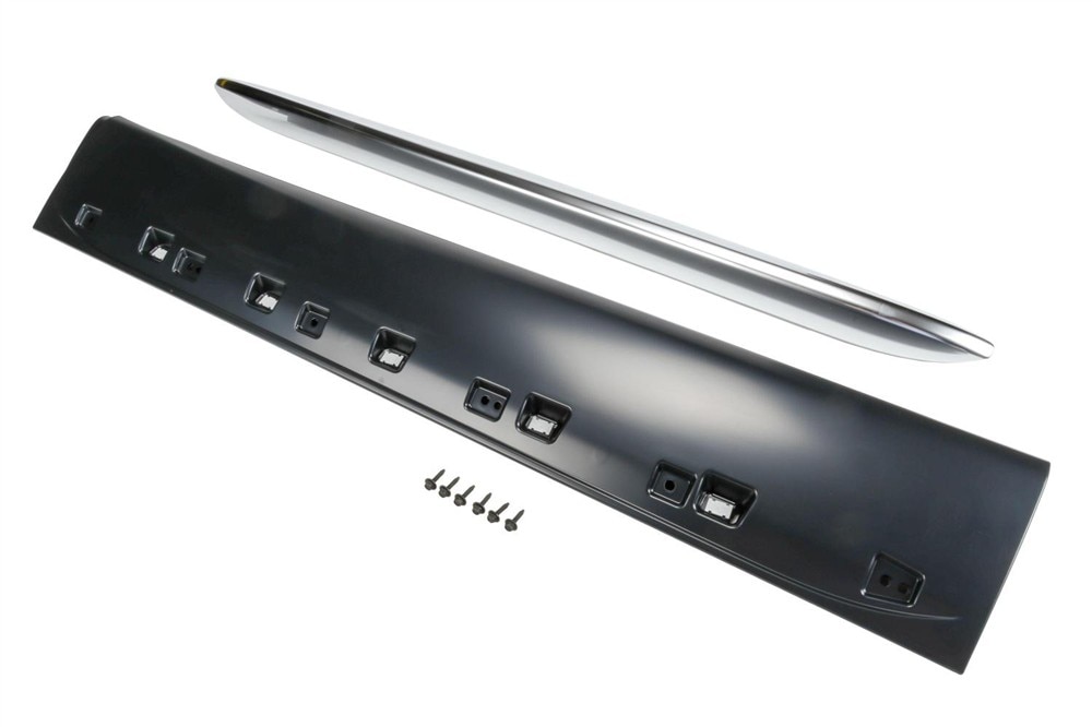 GM Genuine Parts Primed Passenger Side Door Lower Molding