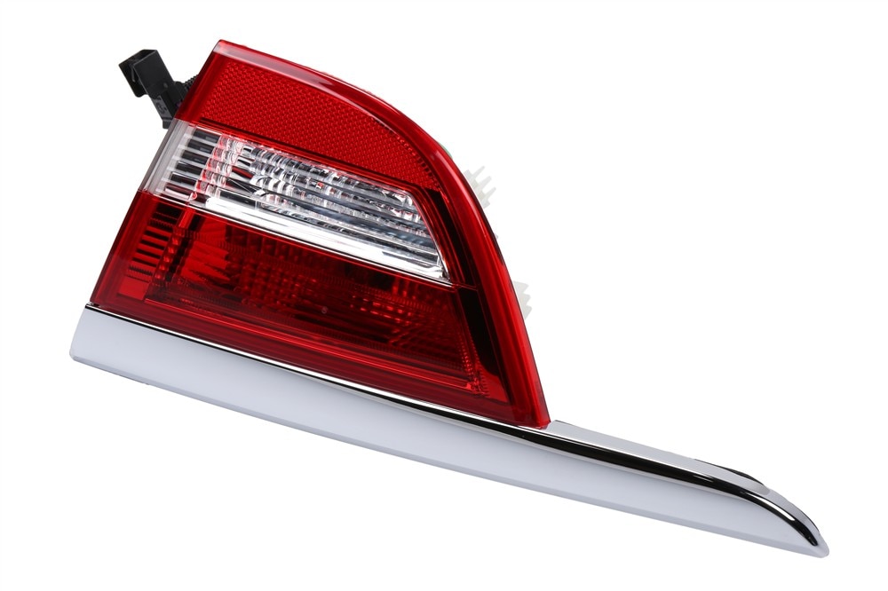 GM Genuine Parts Incandescent Passenger Side Tail Lamp