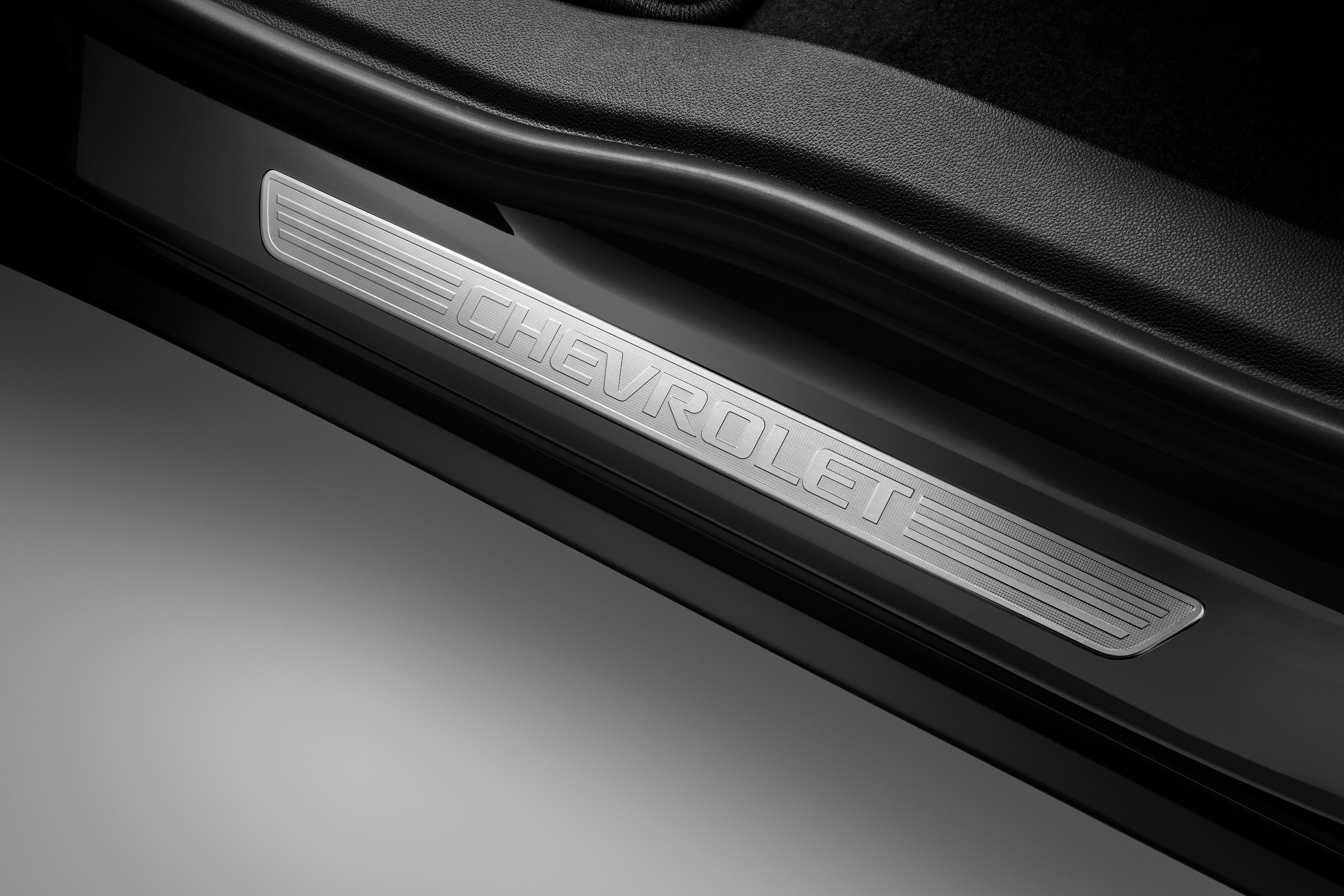 Front Door Sill Plates in Aluminum with Chevrolet Script