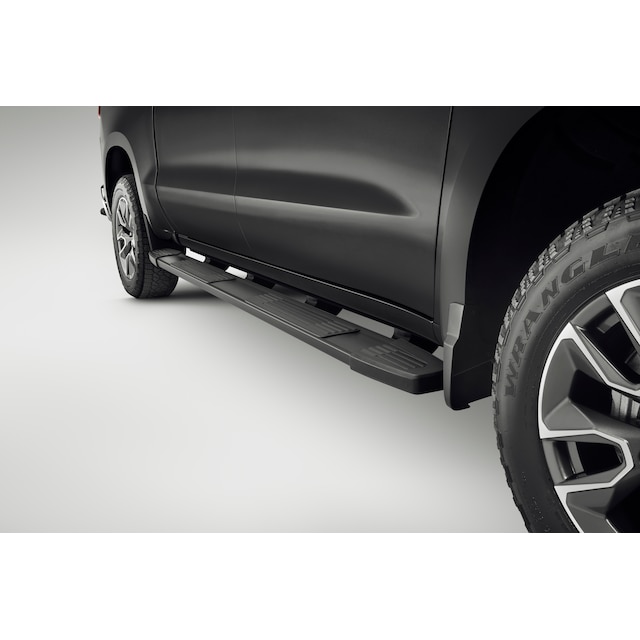 Crew Cab Short Bed 6-Inch Rectangular Wheel-to-Wheel Assist Steps in Black