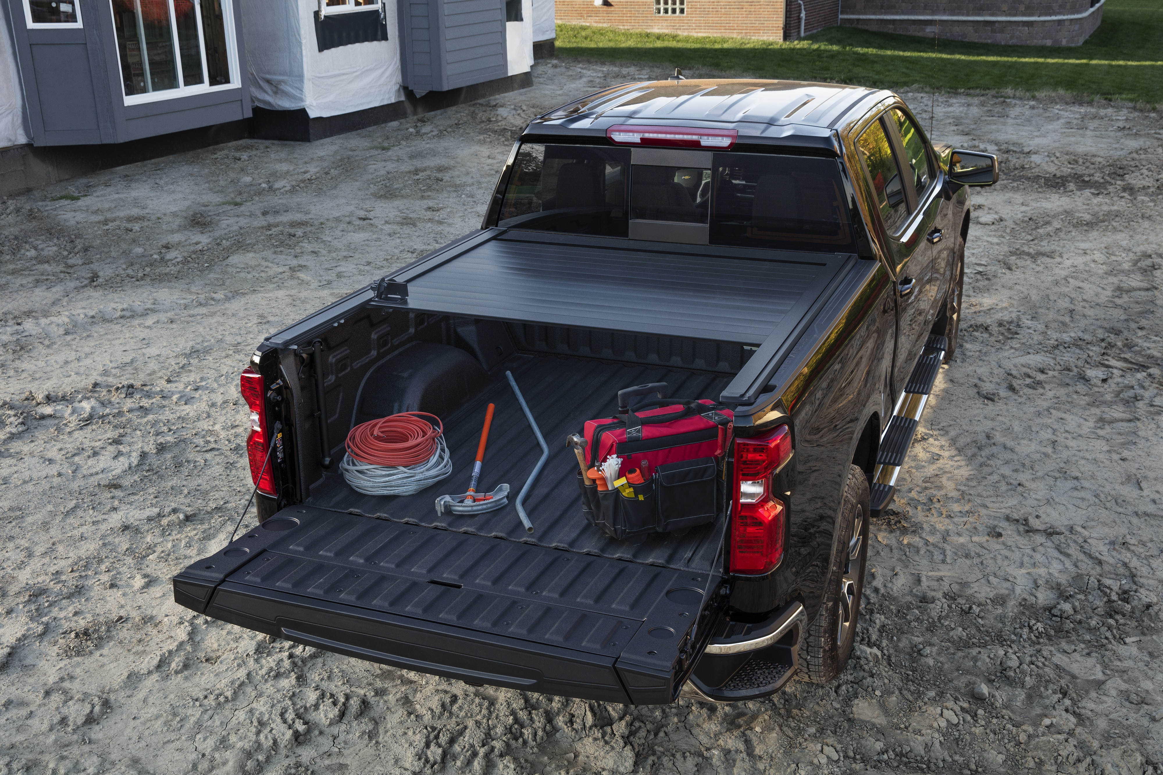 Short Bed Embark LS Retractable Truck Bed Cover in Black by Advantage® - Associated Accessories