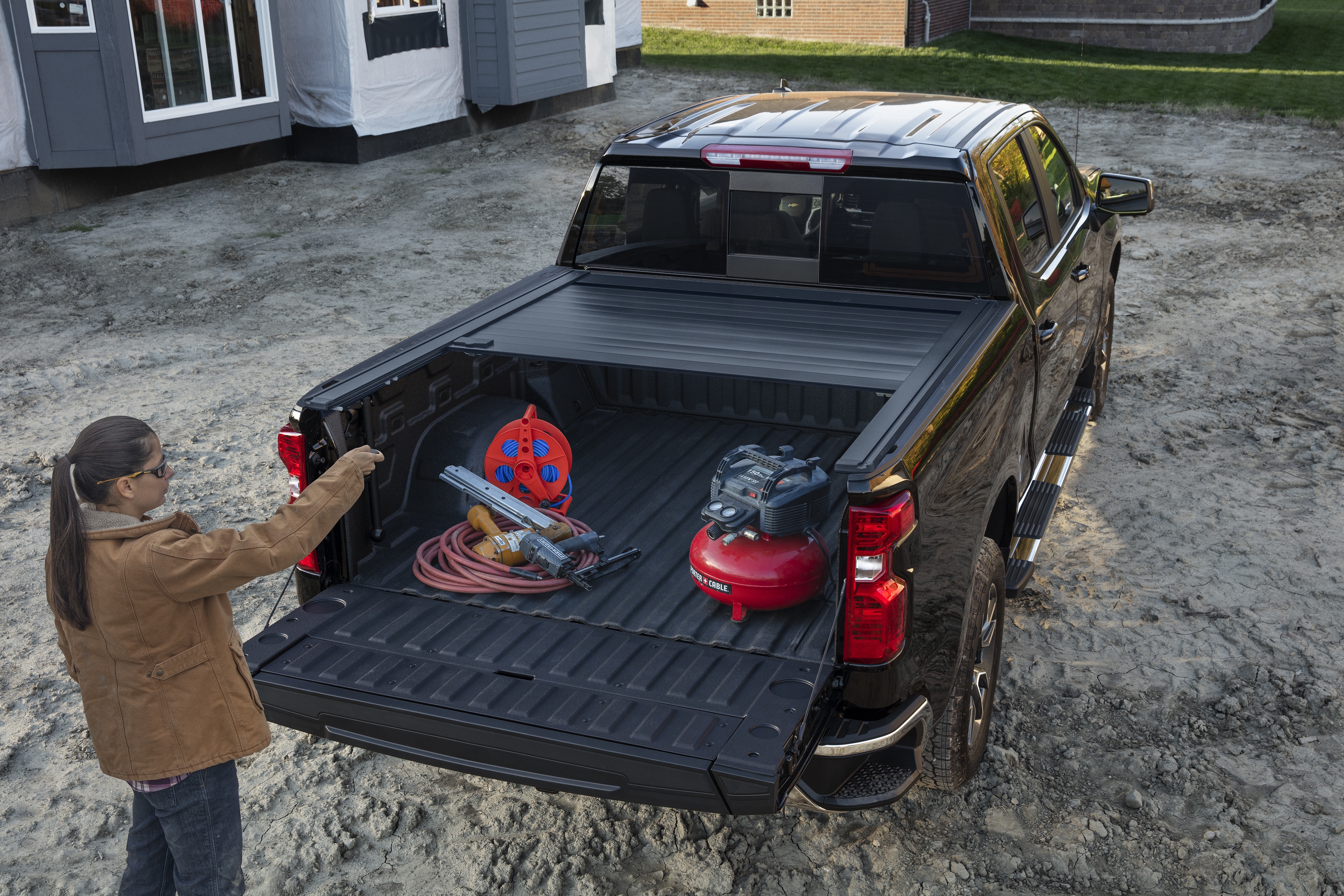 Short Bed Embark LS Power Retractable Truck Bed Cover in Black by Advantage® - Associated Accessories