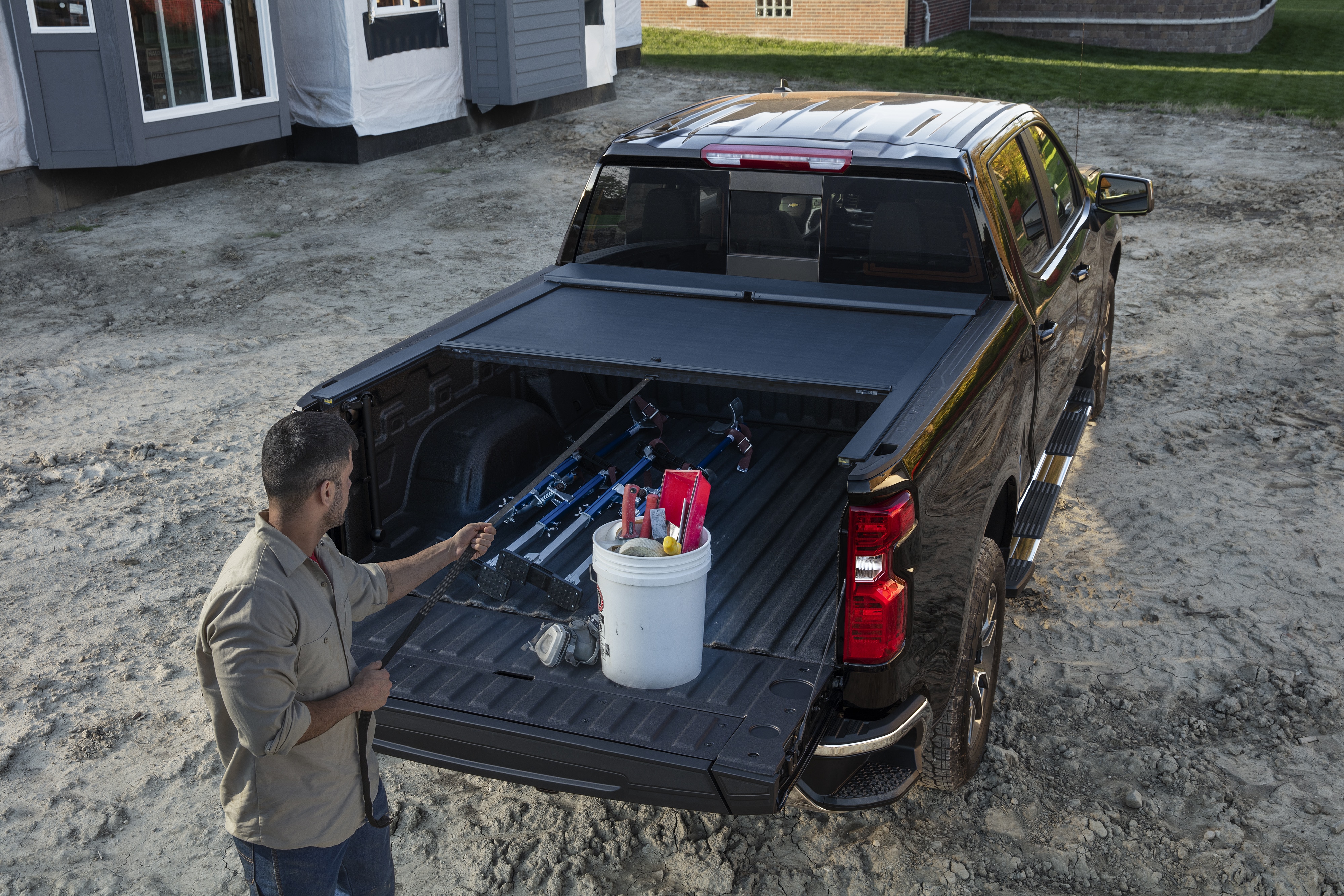 Short Bed Retractable Truck Bed Cover in Black by Advantage® - Associated Accessories
