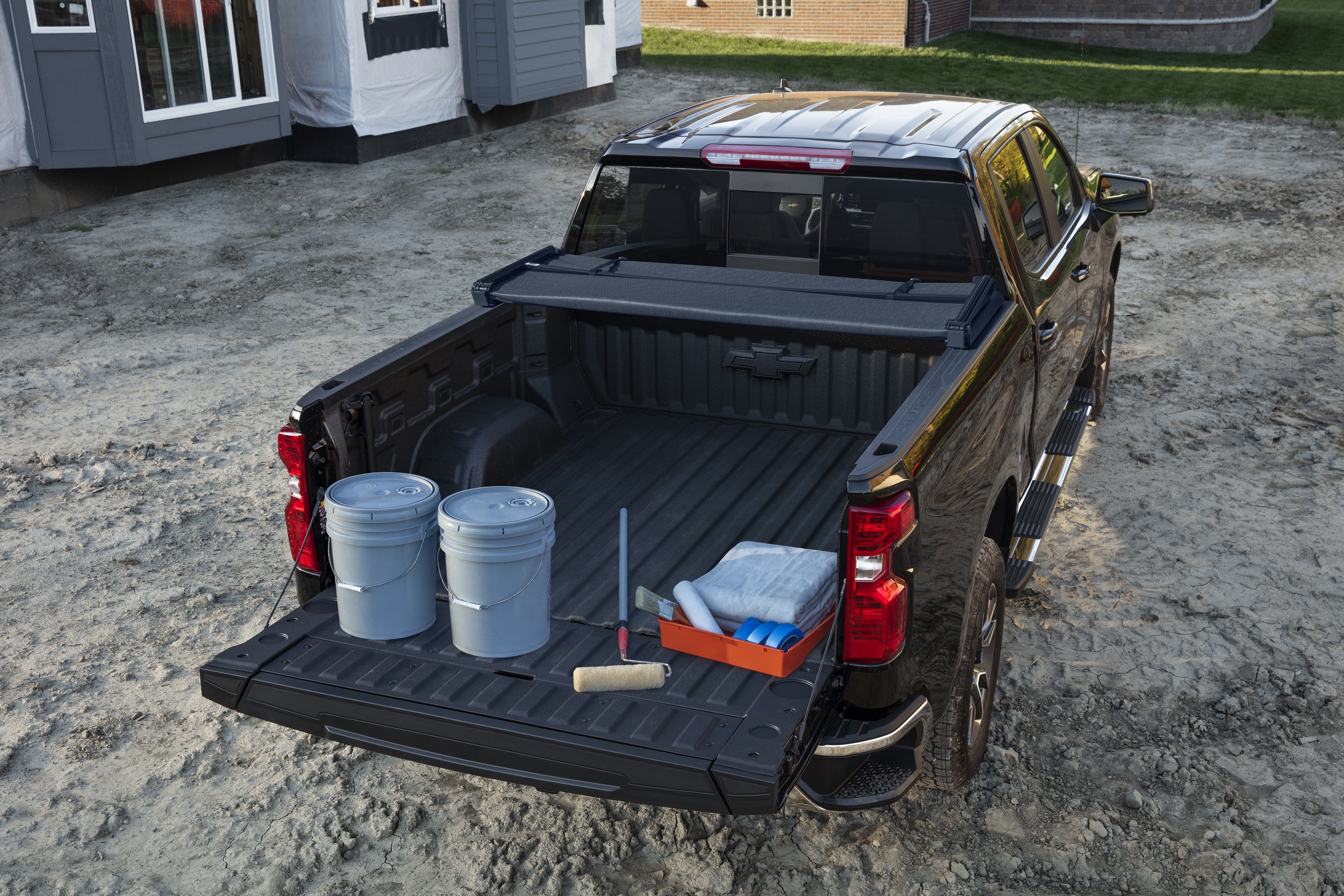 Short Bed Soft Folding Truck Bed Cover in Black by Advantage® - Associated Accessories