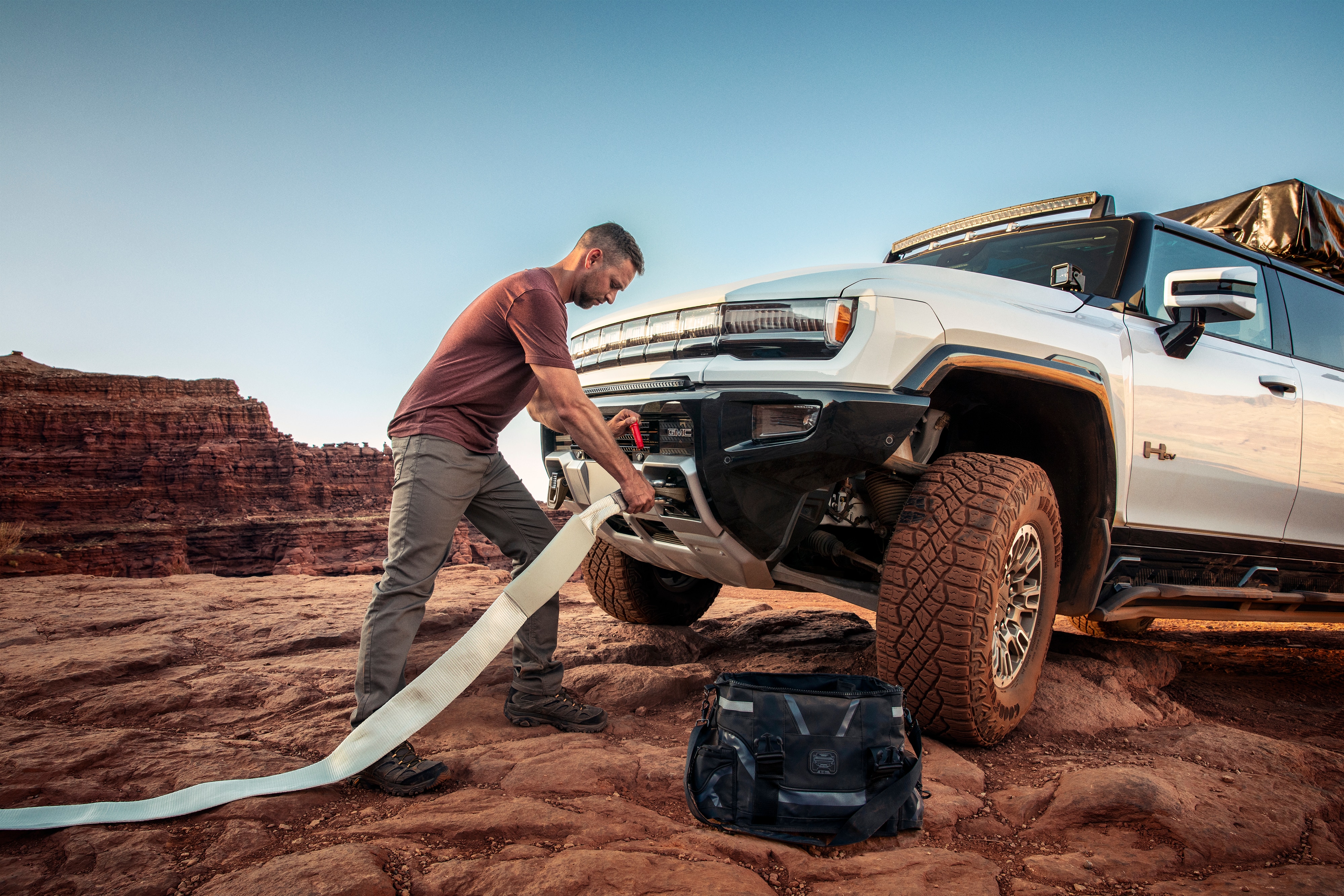 Off-Road Recovery Kit | 84863632 | GMC Accessories
