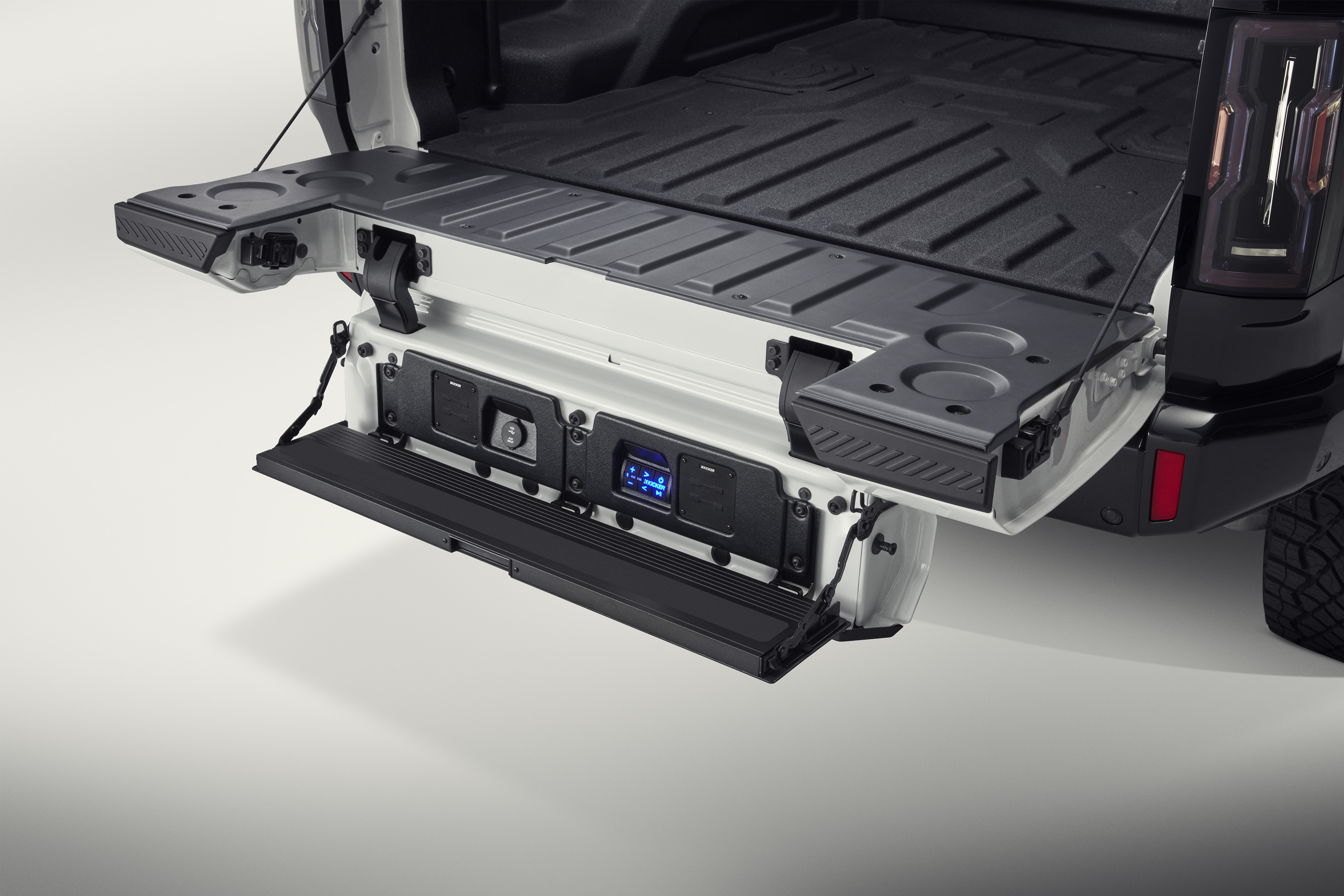 MultiPro™ Tailgate Audio System by KICKER® - Associated Accessories