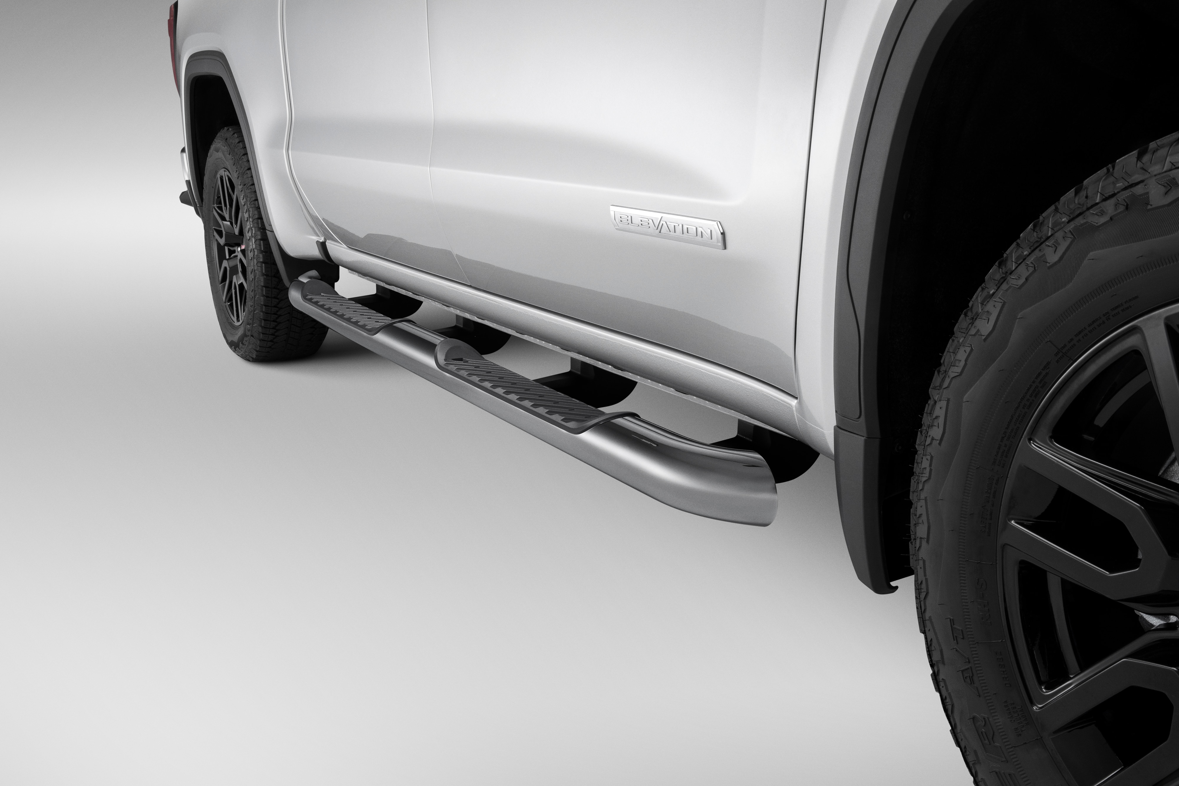 GMC Crew Cab 4-Inch Round Assist Steps in Chrome | 84011356