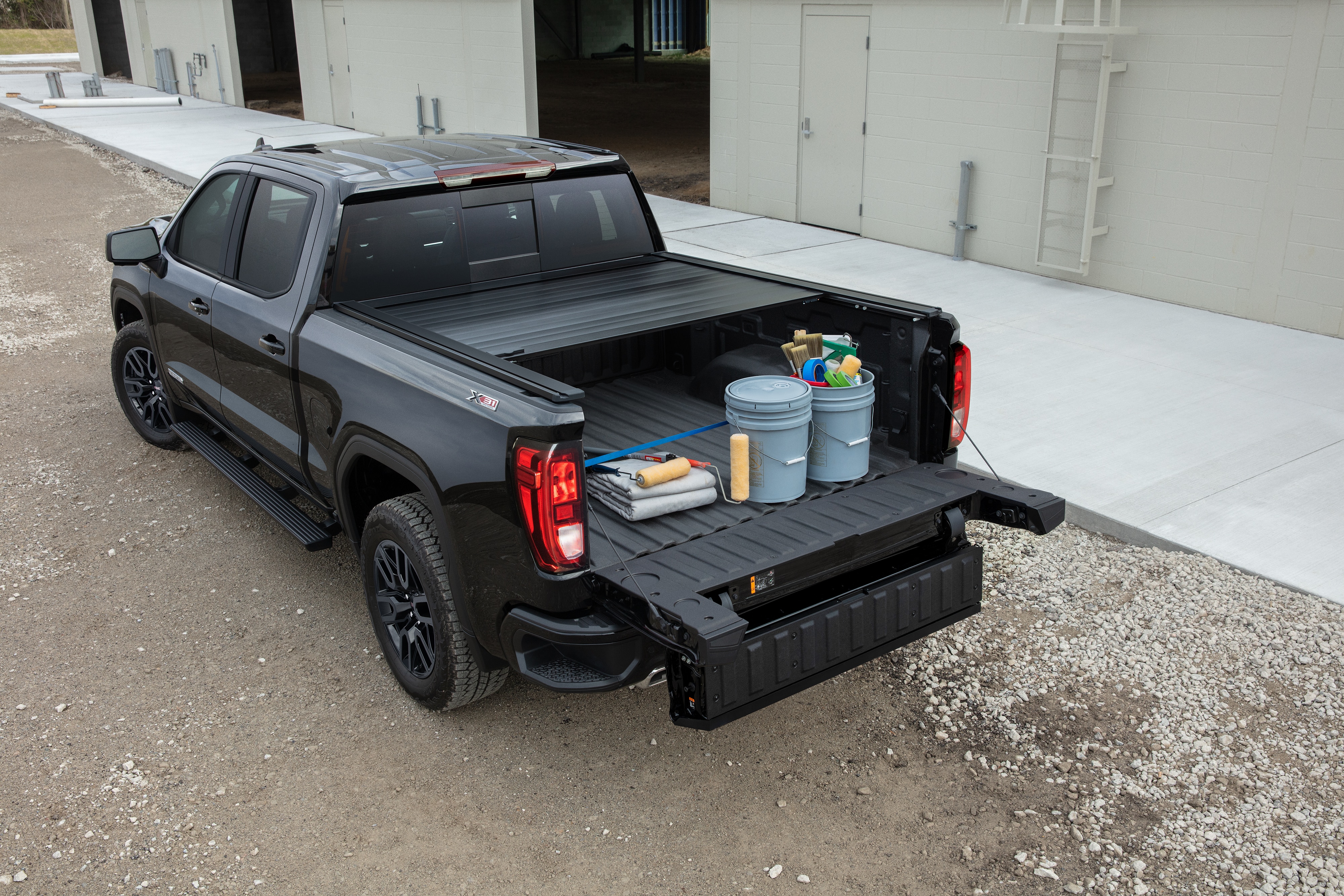 Short Bed Embark LS Retractable Truck Bed Cover in Black by Advantage® - Associated Accessories
