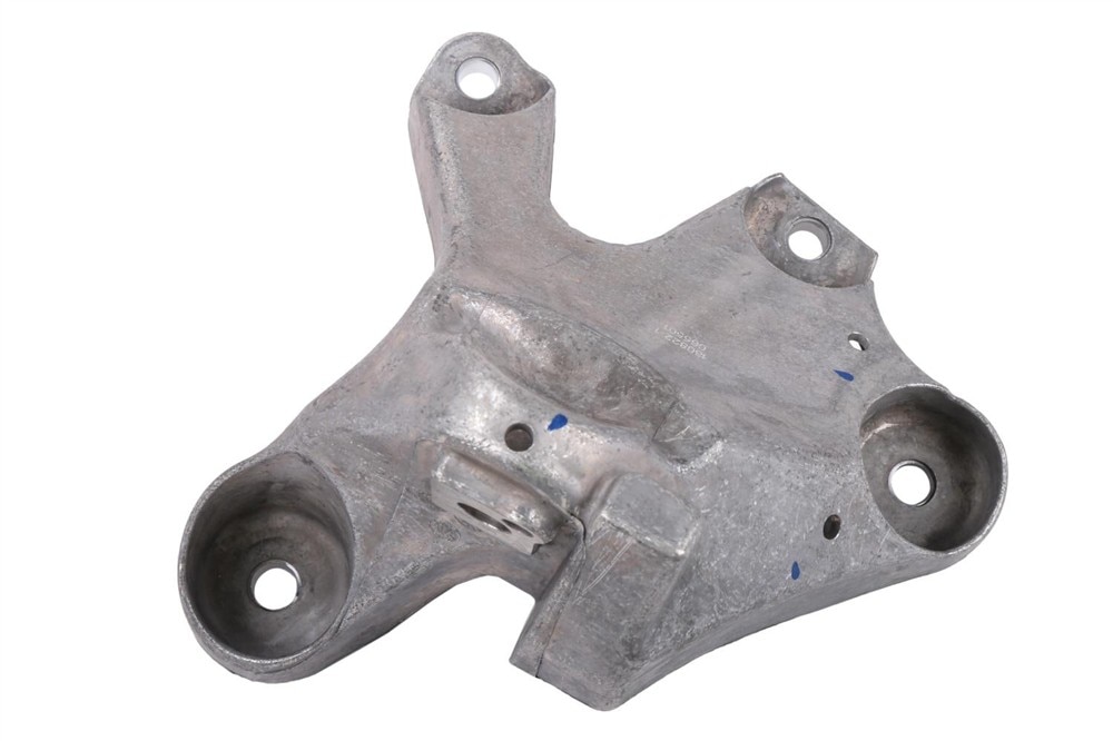 GM Genuine Parts Passenger Side Engine Mount Bracket