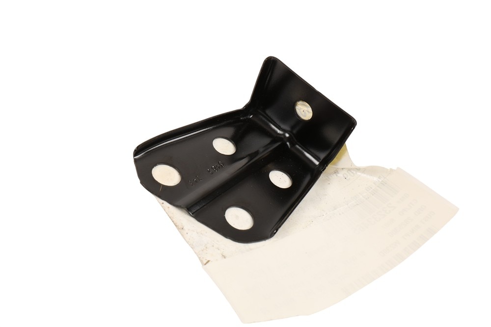 GM Genuine Parts Front Passenger Side Fender Front Bracket