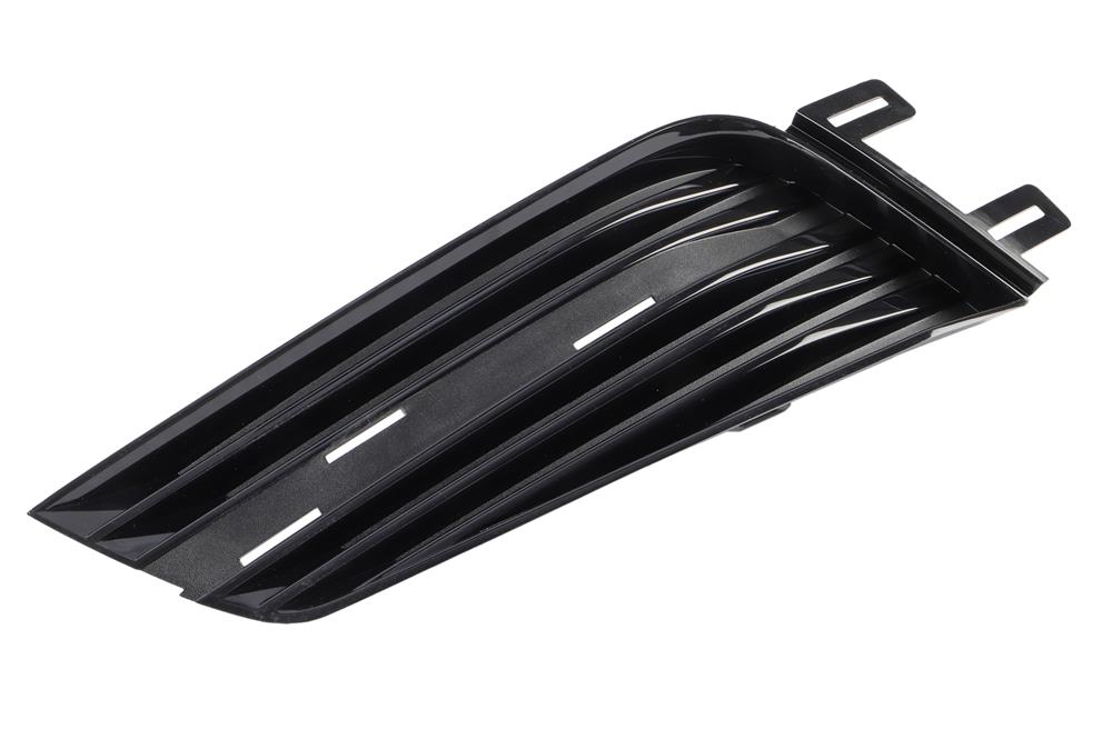 laf　212mag Cadillac GM Genuine Parts Passenger Side Front Fog Lamp Opening