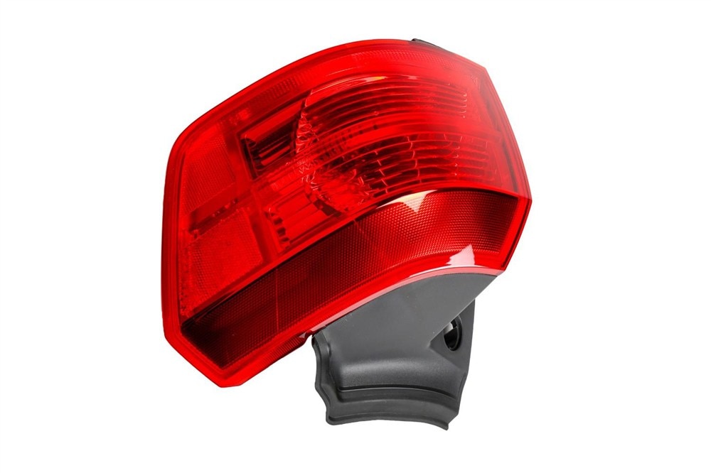 GM Genuine Parts Passenger Side Rear Body Tail Lamp