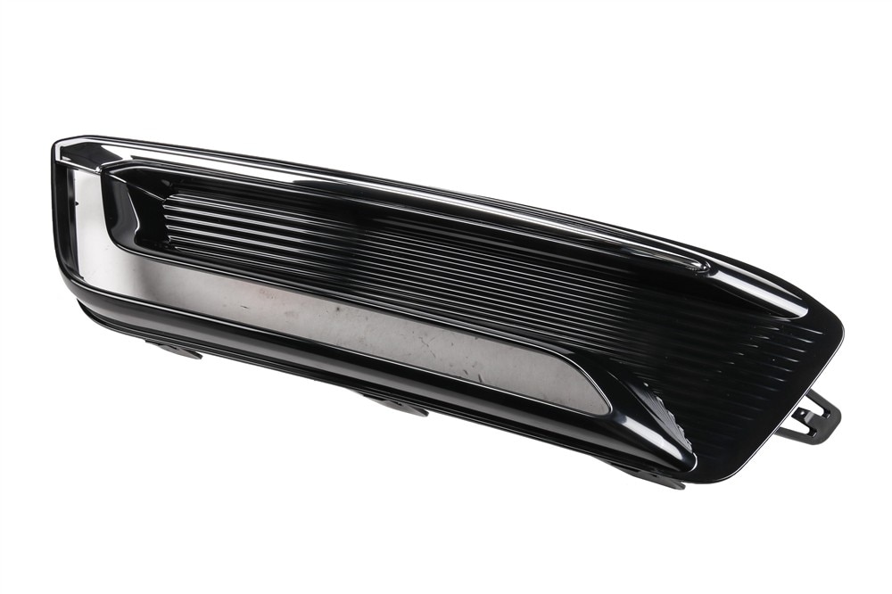 GM Genuine Parts Passenger Side Front Lower Grille