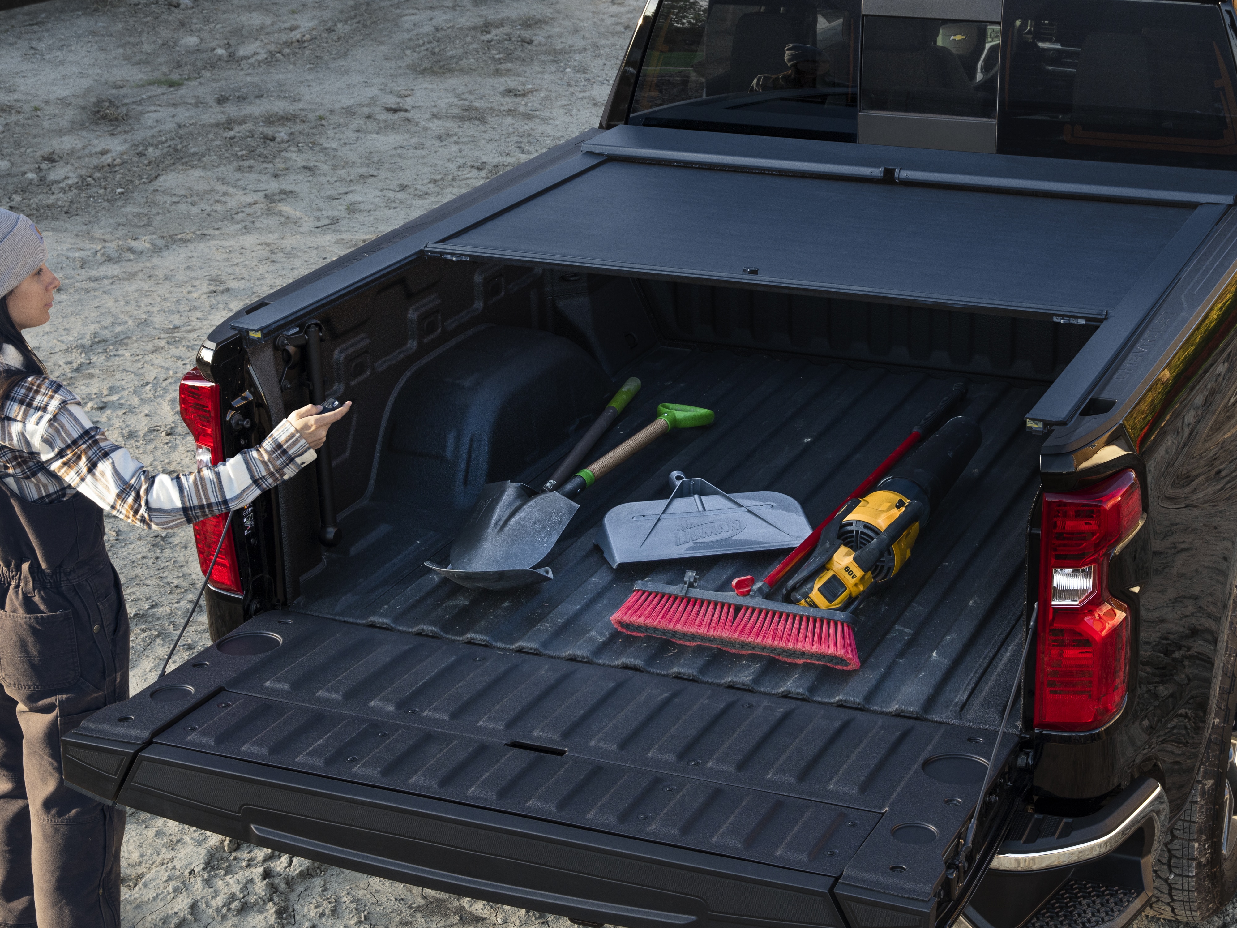 Standard Bed E-Series Power Retractable Truck Bed Cover in Black by Advantage® - Associated Accessories