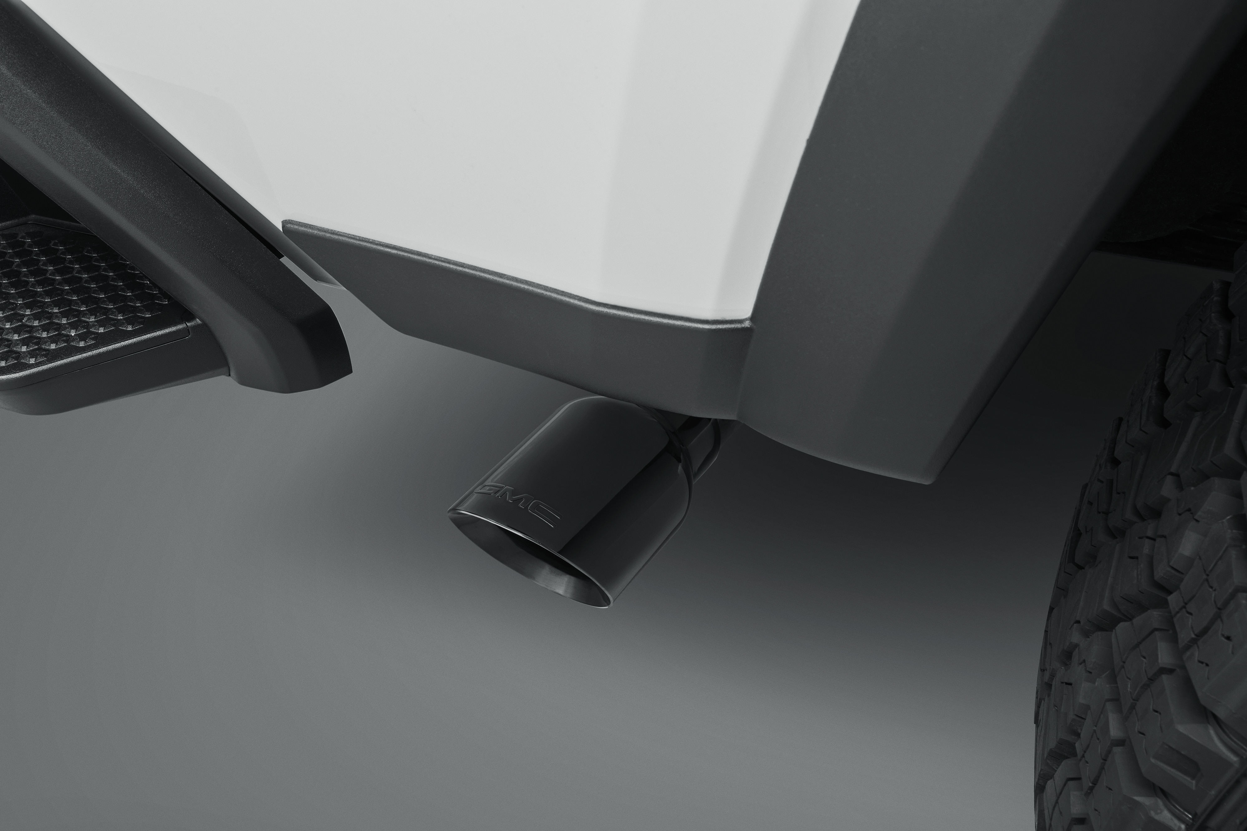2.7L Black Chrome Single Outlet Exhaust Tip with GMC Logo