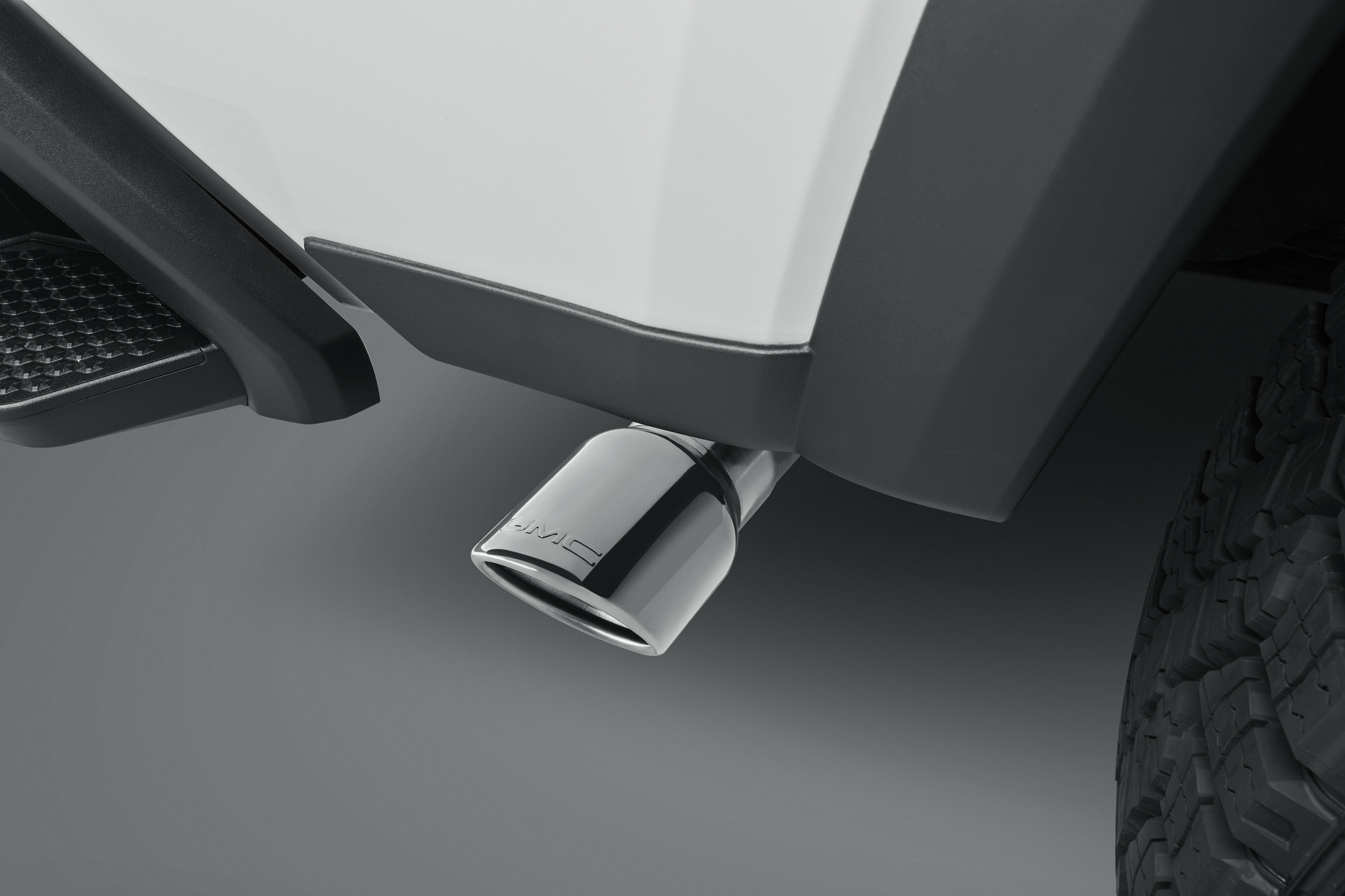 2.7L Polished Stainless Steel Single Outlet Exhaust Tip with GMC Logo