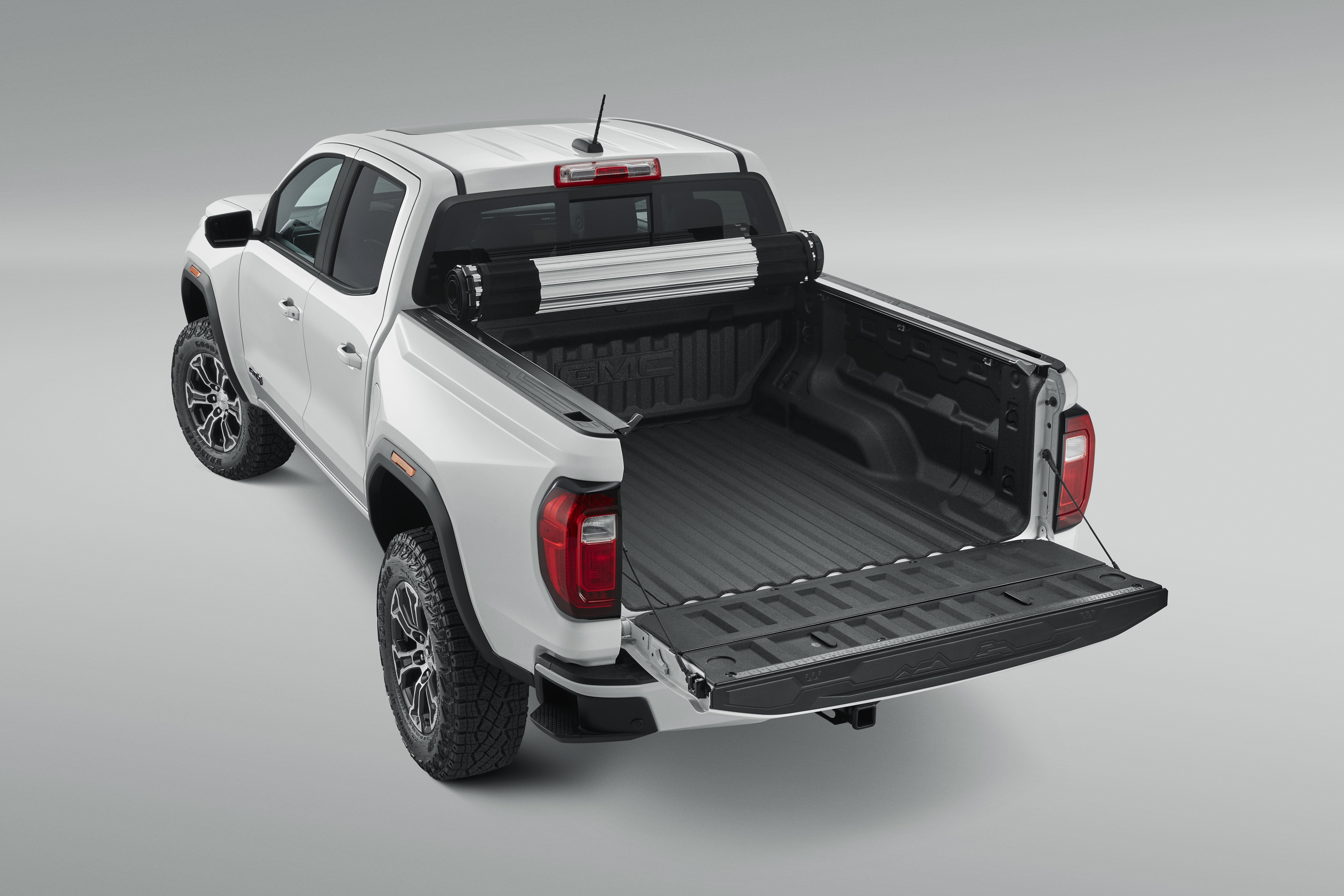 Short Bed Hard Rolling Truck Bed Cover by RealTruck Advantage® - Associated Accessories