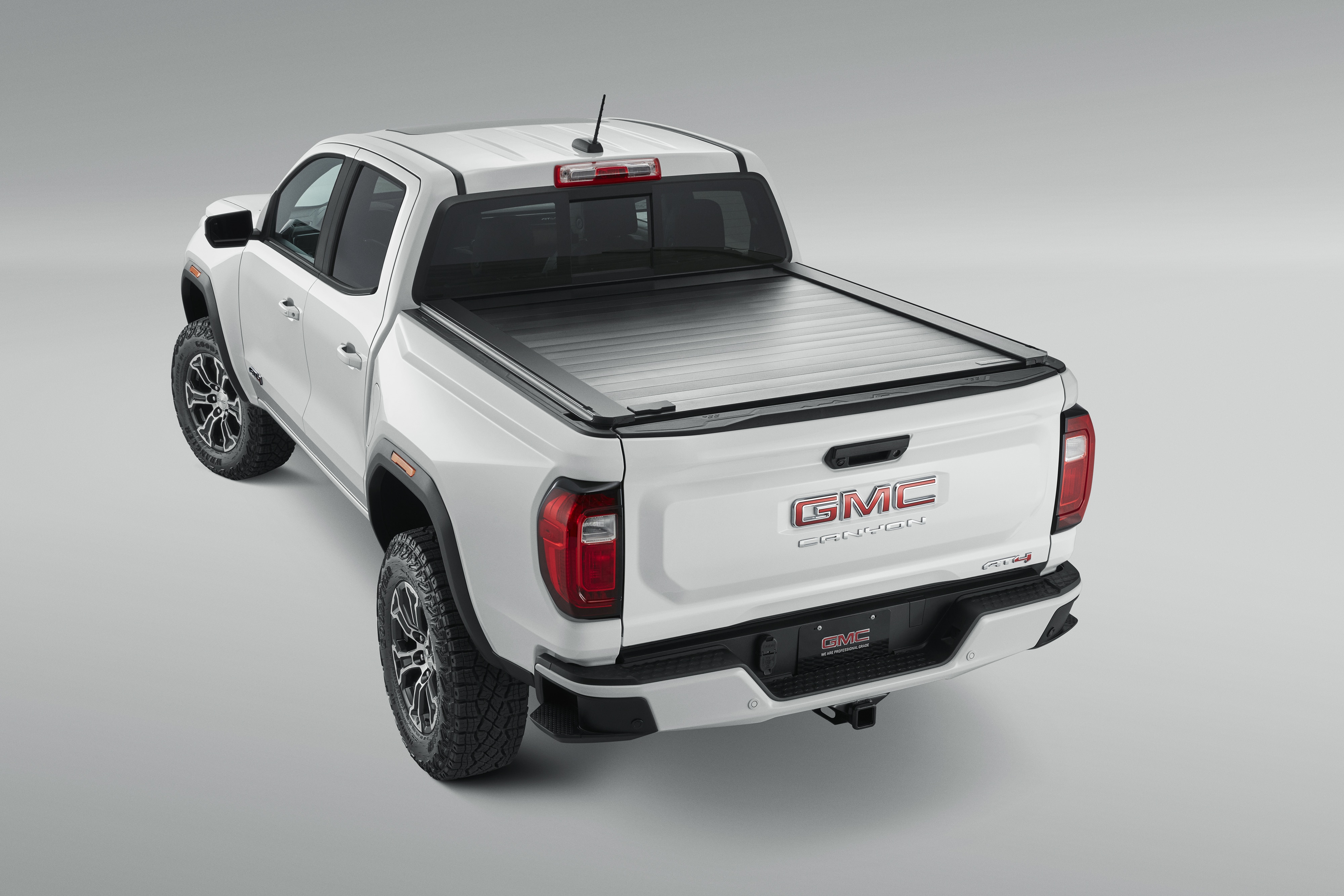 Short Bed Embark LS Retractable Truck Bed Cover in Black by Advantage® - Associated Accessories