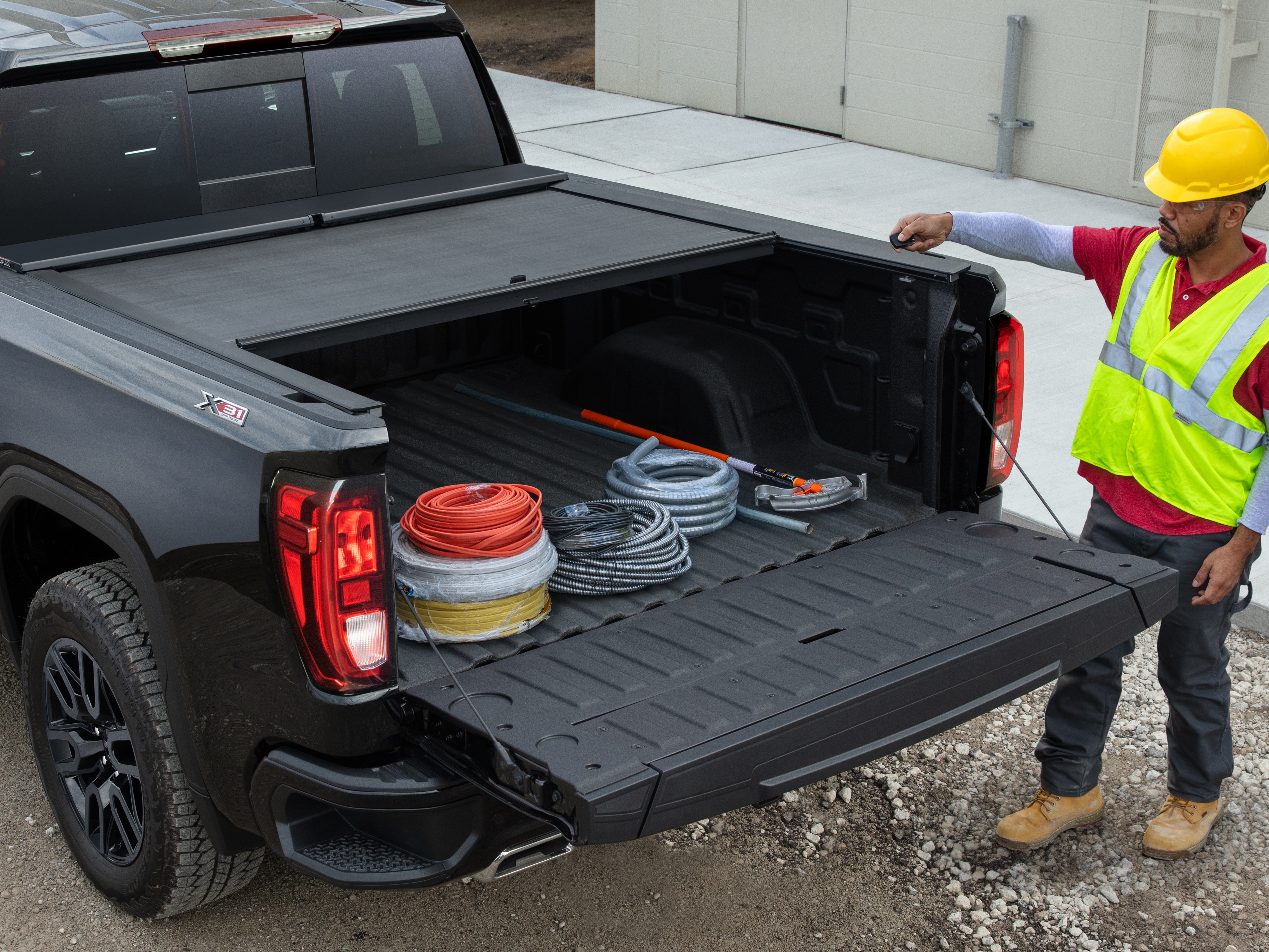 Standard Bed E-Series Power Retractable Truck Bed Cover in Black by Advantage® - Associated Accessories