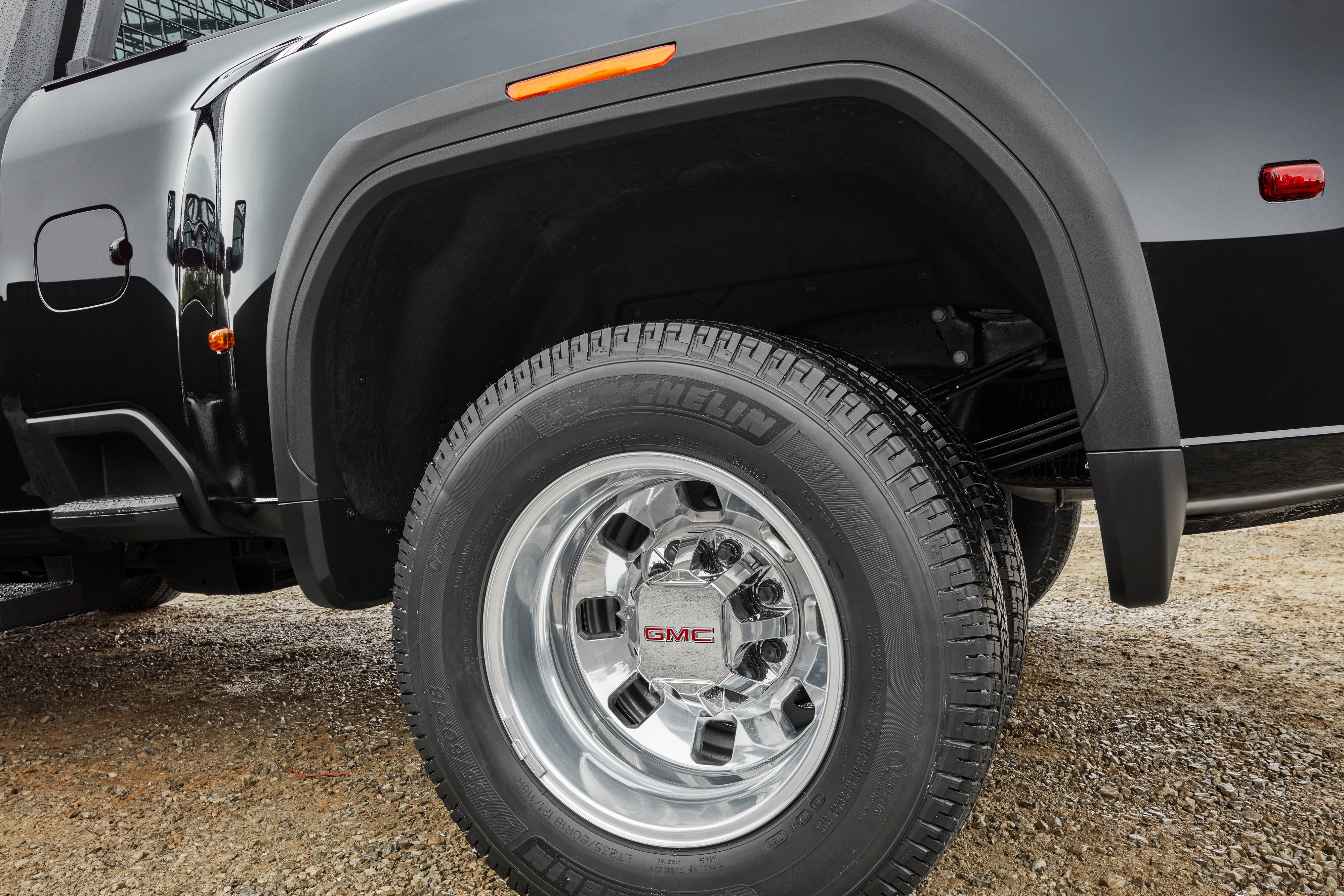 Rear Wheelhousing Liner Set (for Vehicles with Dual Rear Wheels)