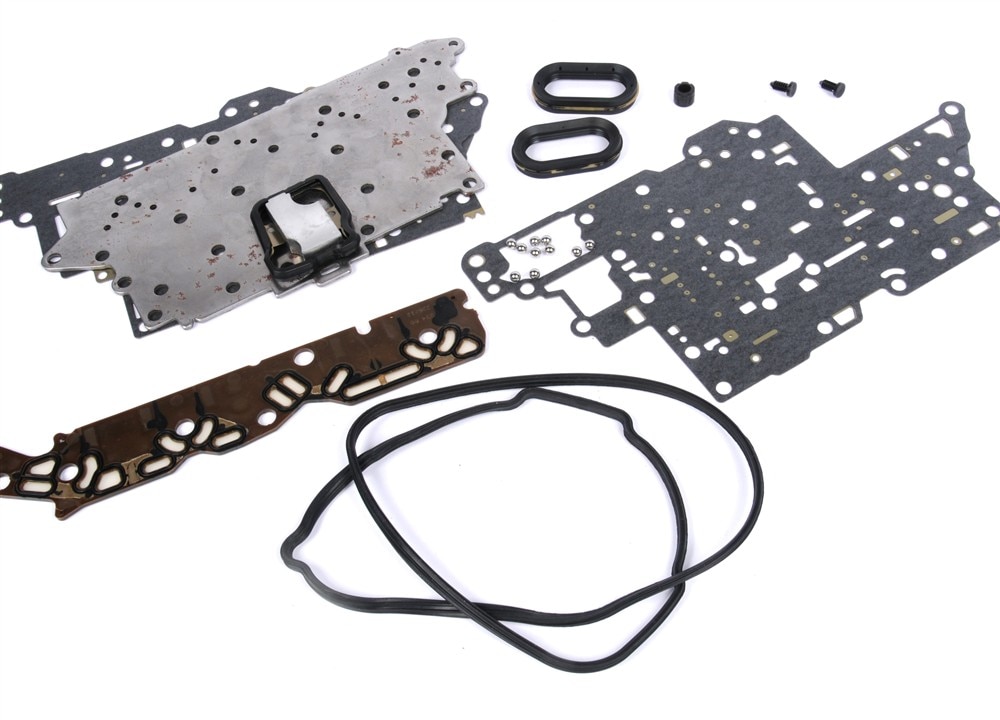 GM Genuine Parts Automatic Transmission Control Valve Body Kit with Plates and Gaskets