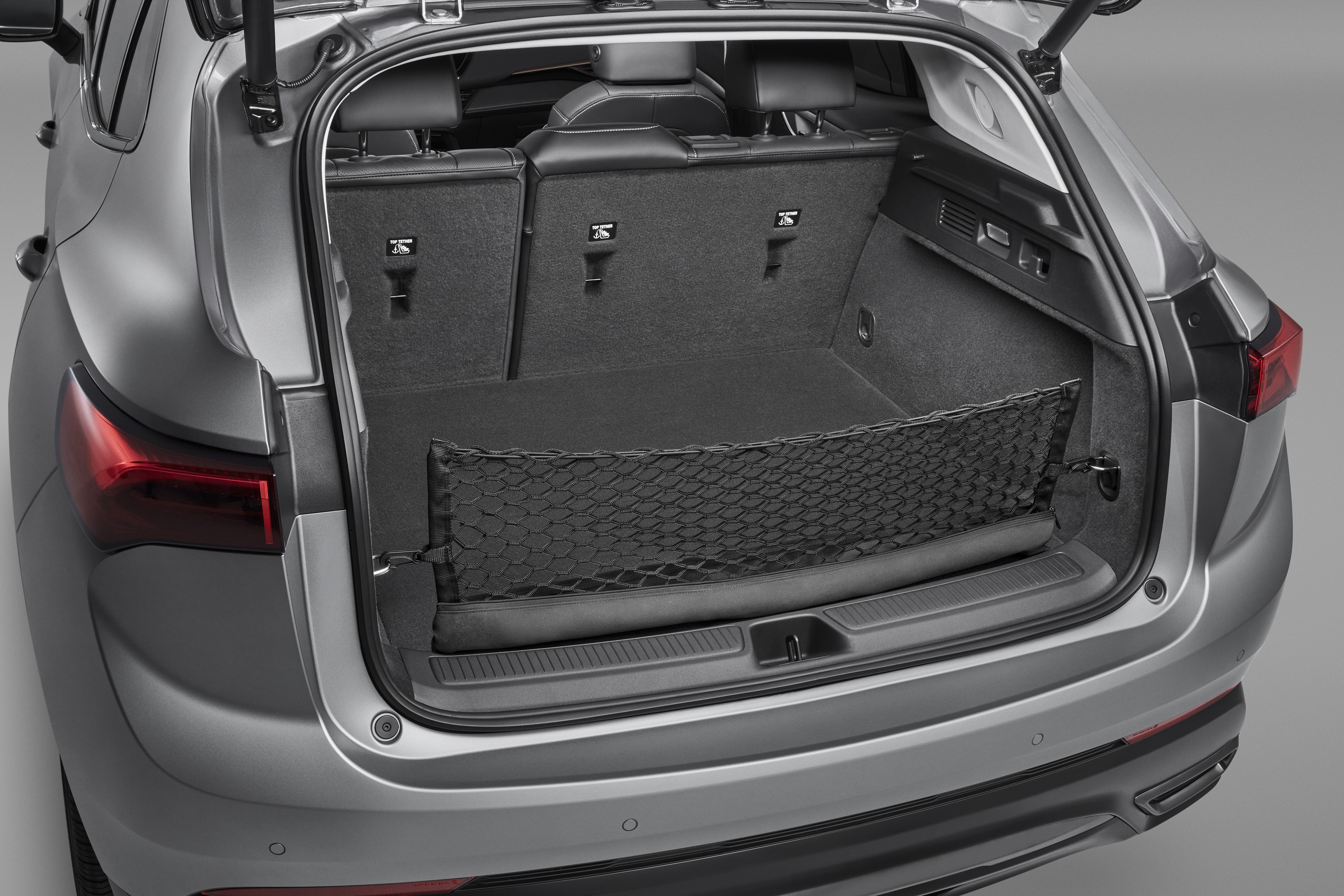 Vertical Cargo Net with Storage Bag