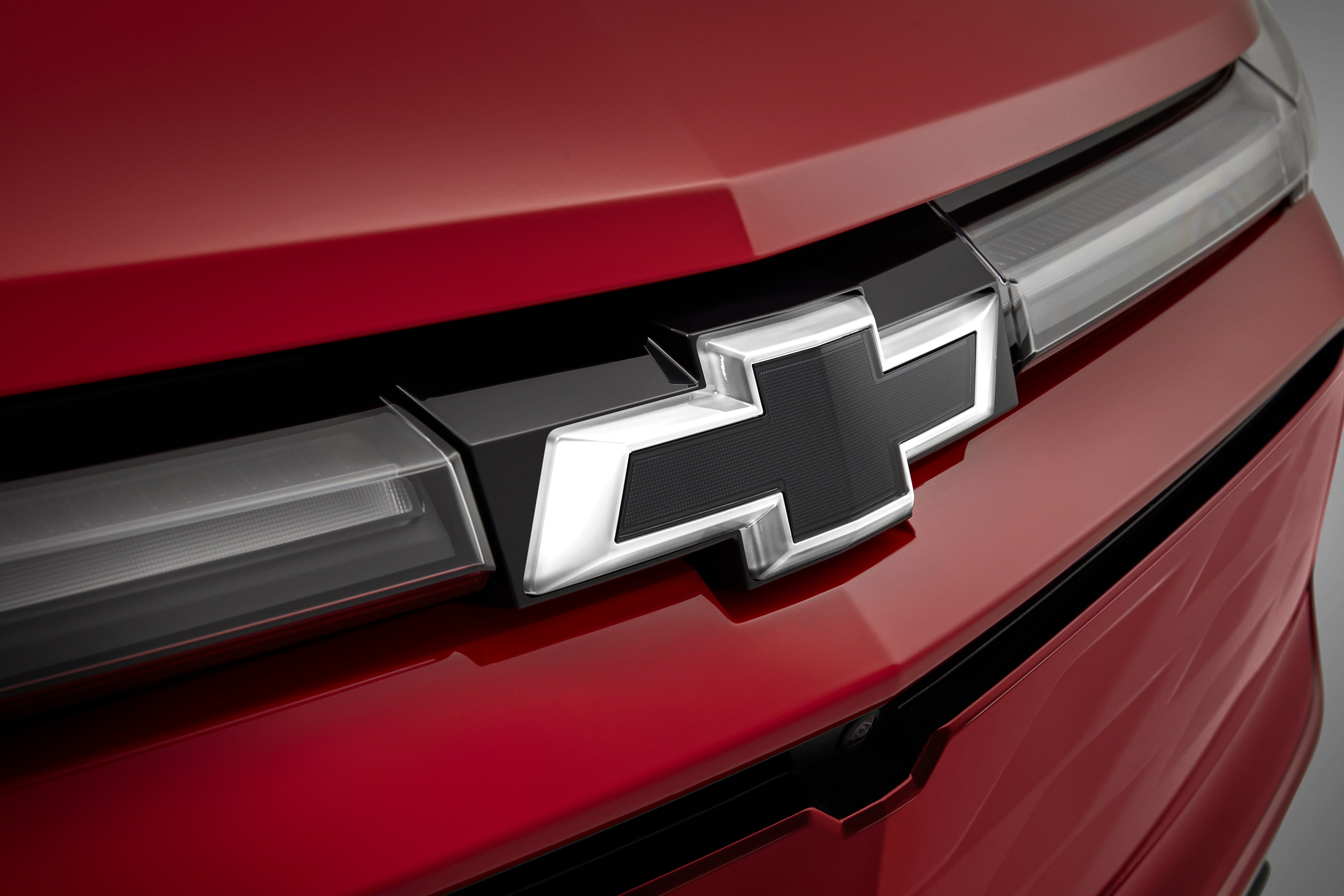 Front Illuminated and Rear Non-Illuminated Bowtie Emblems in Black